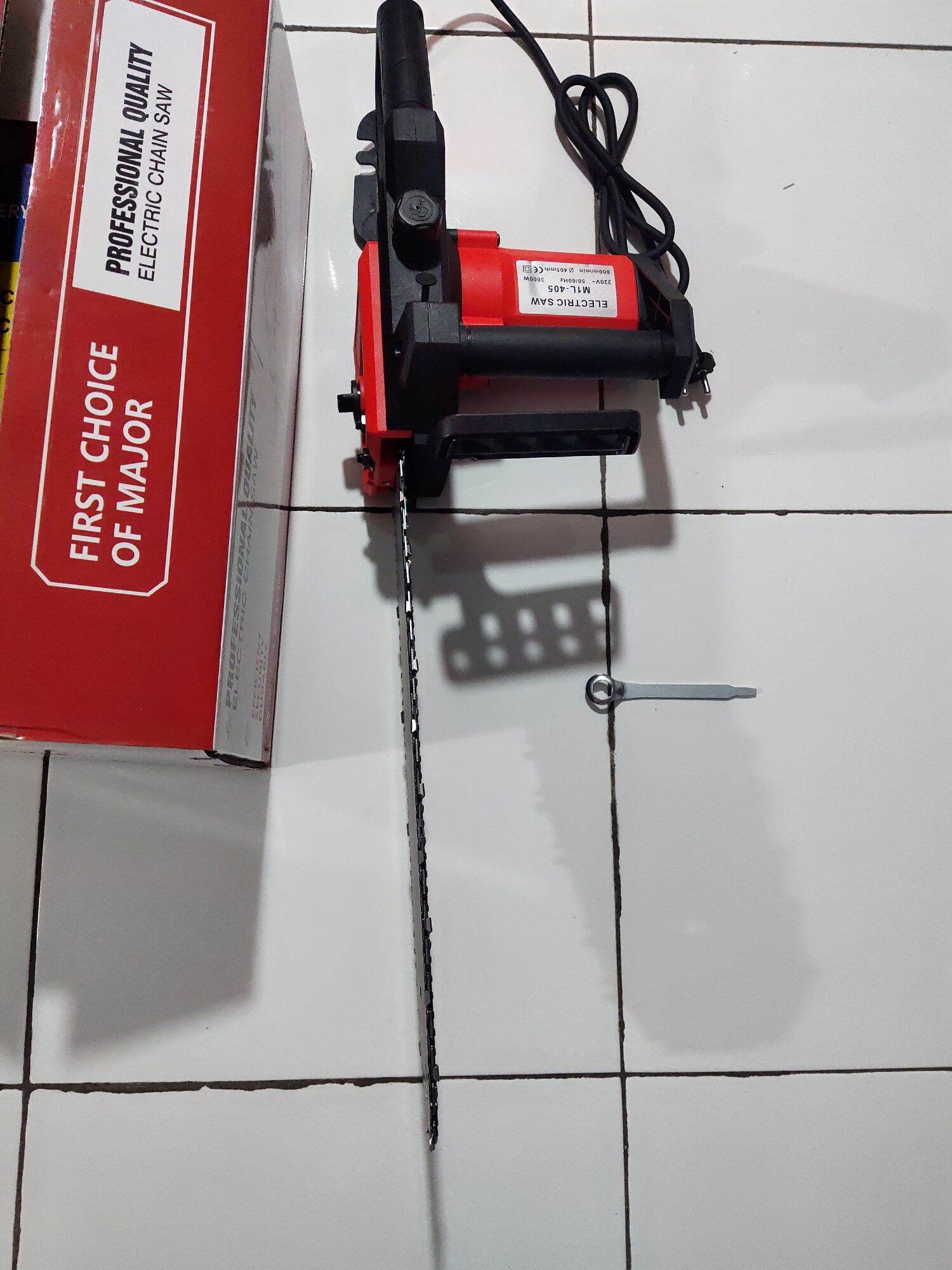 máy cưa xích chạy điện