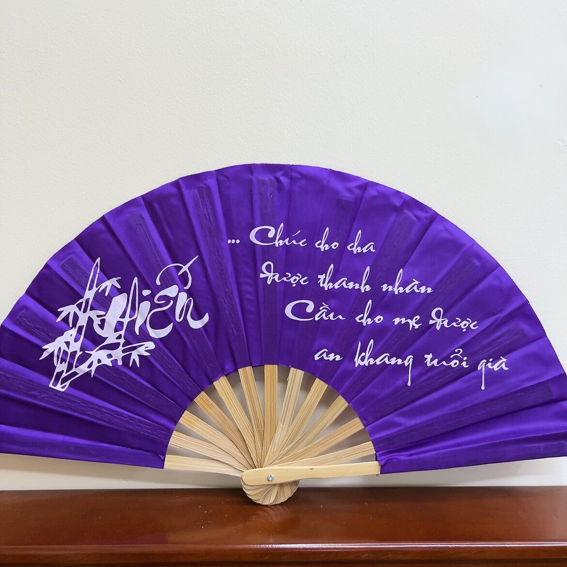 Quạt vải cầm tay vẽ thư pháp