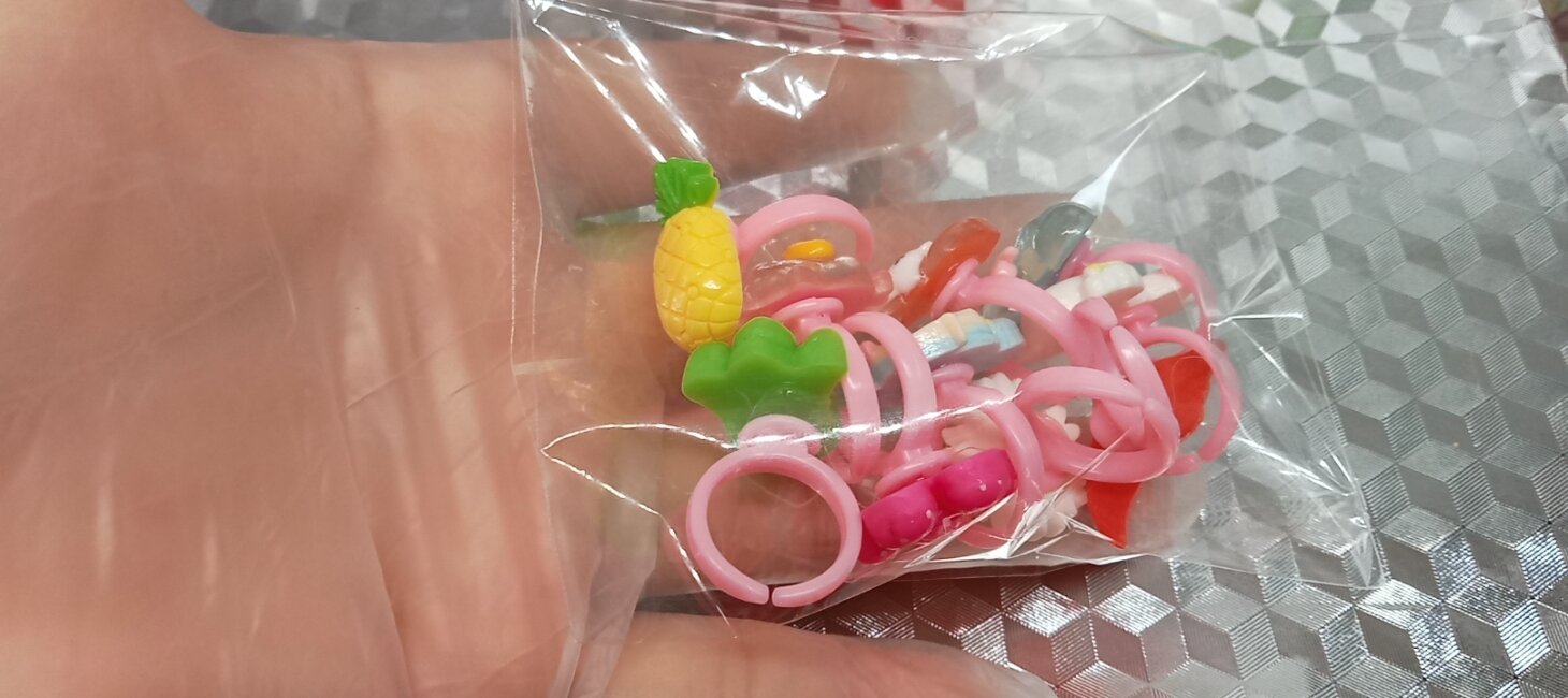 Set Nhẫn Nhựa charm siêu cute (10 nhẫn /set các bé sẽ có 10 kiểu charm xinh khác nhau...)