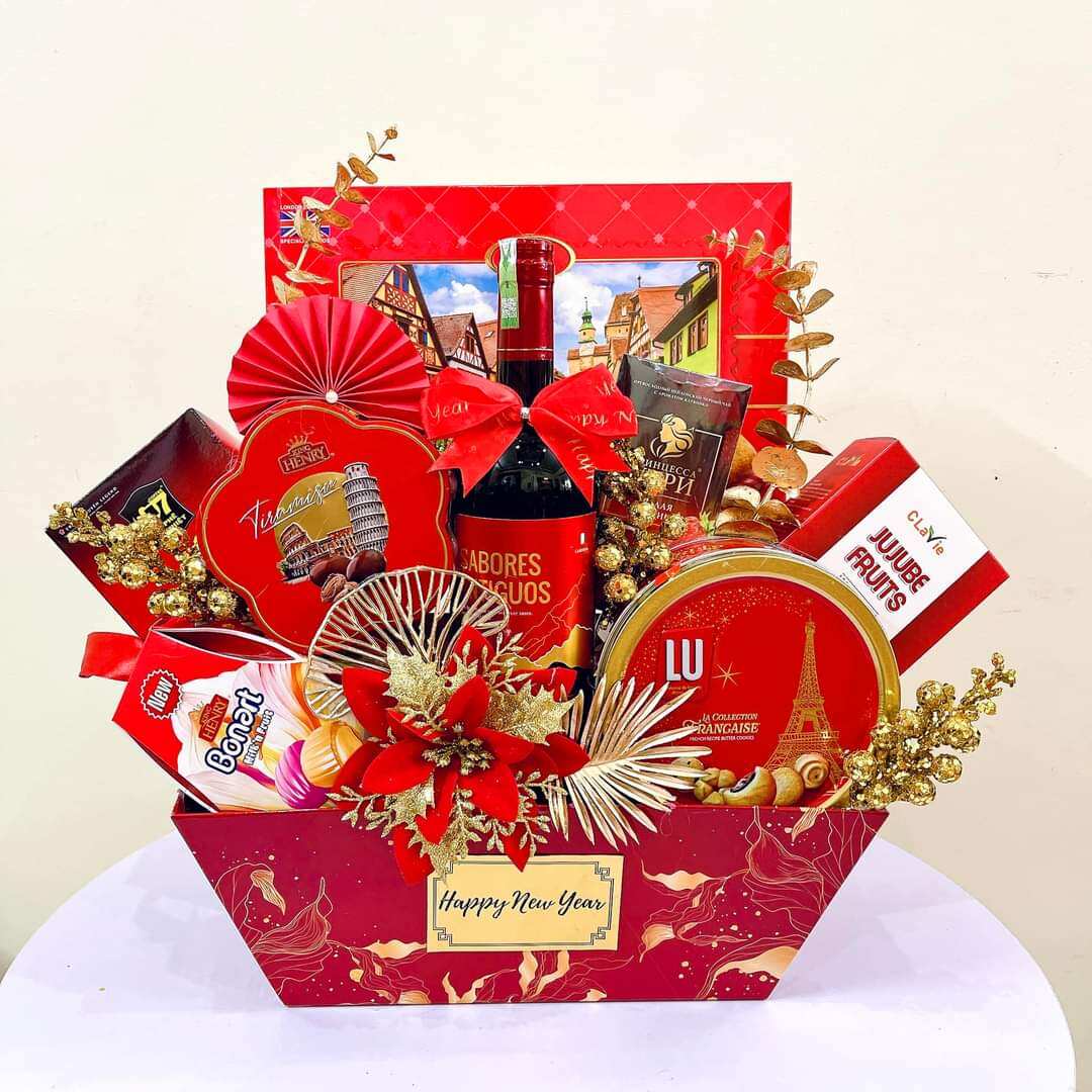 Giỏ quà Tết đẹp đế thuyền. Khách đặt 1 giỏ 1 đơn. giao ngẫu nhiên theo ngân sách