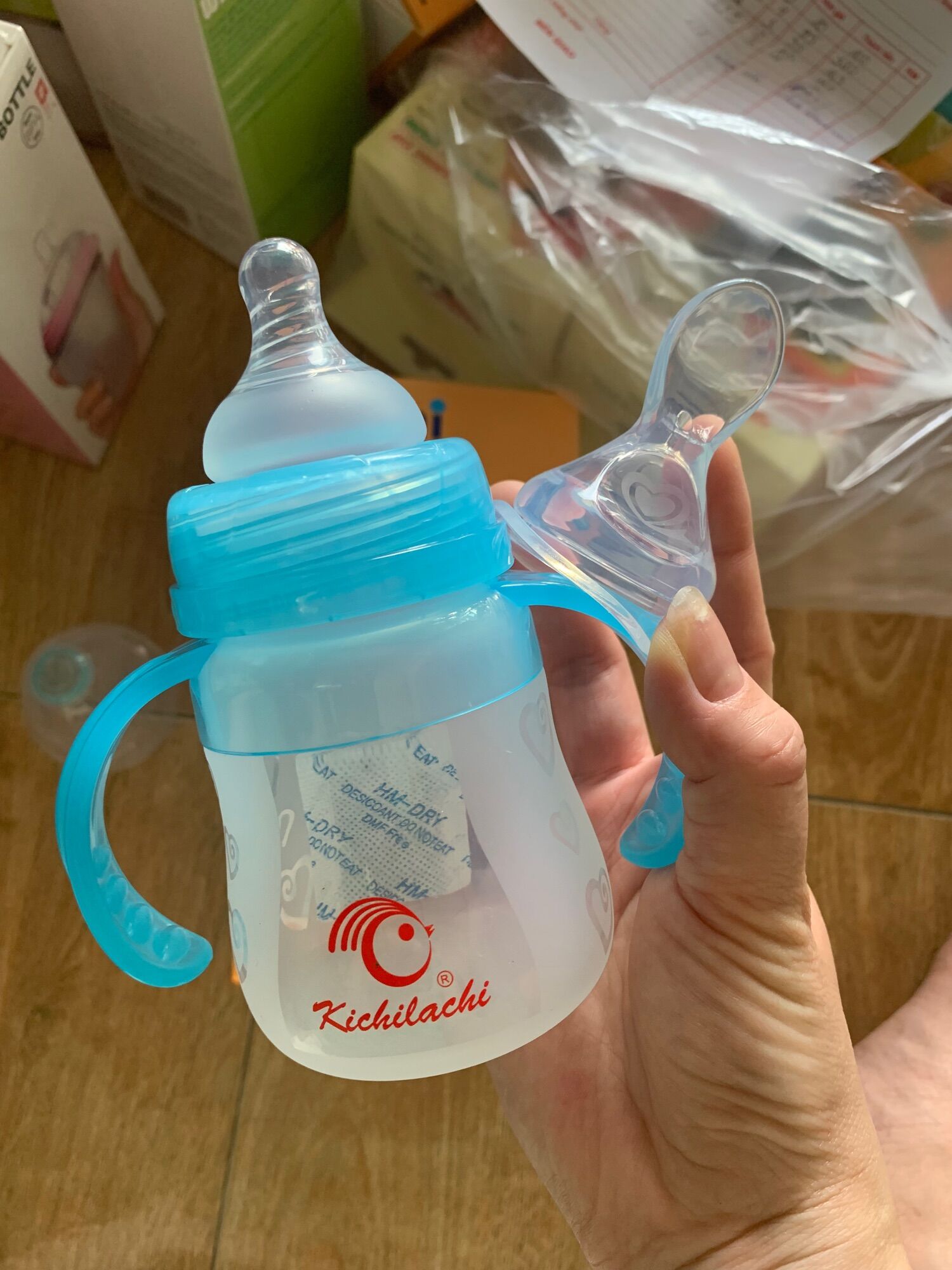 Bình silicon kichilachi 2 trong 1 vừa là bình sữa vừa là bình ăn dặm