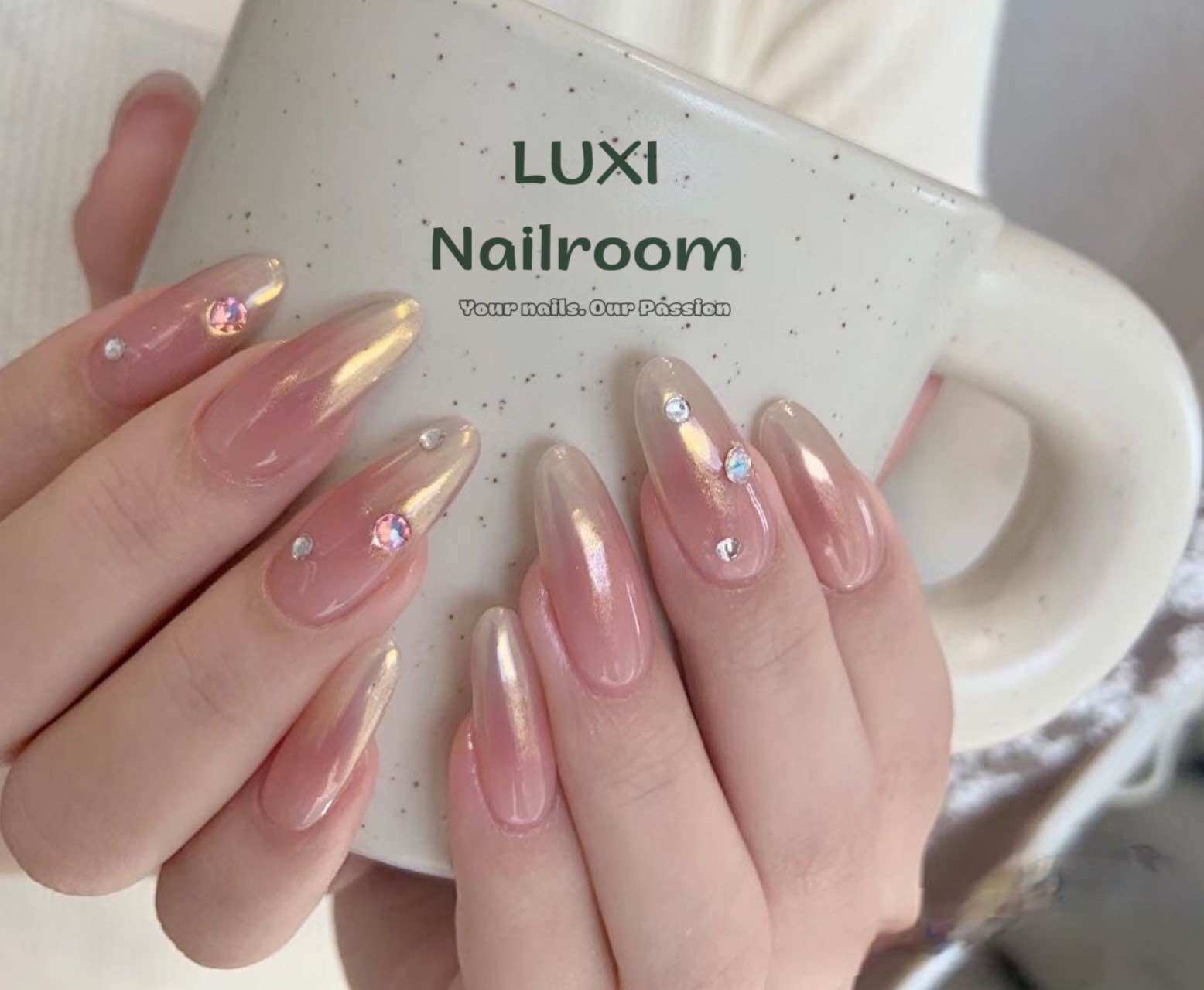 Nailbox - móng úp thiết kế mẫu thạch tráng gương cực quang đính đá
