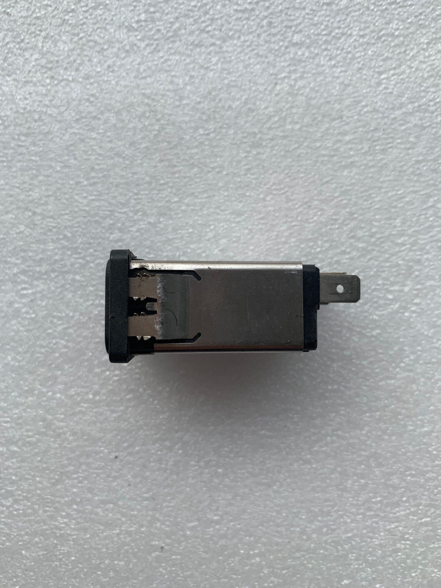 Đui cắm lọc điện Thụy sĩ 15A