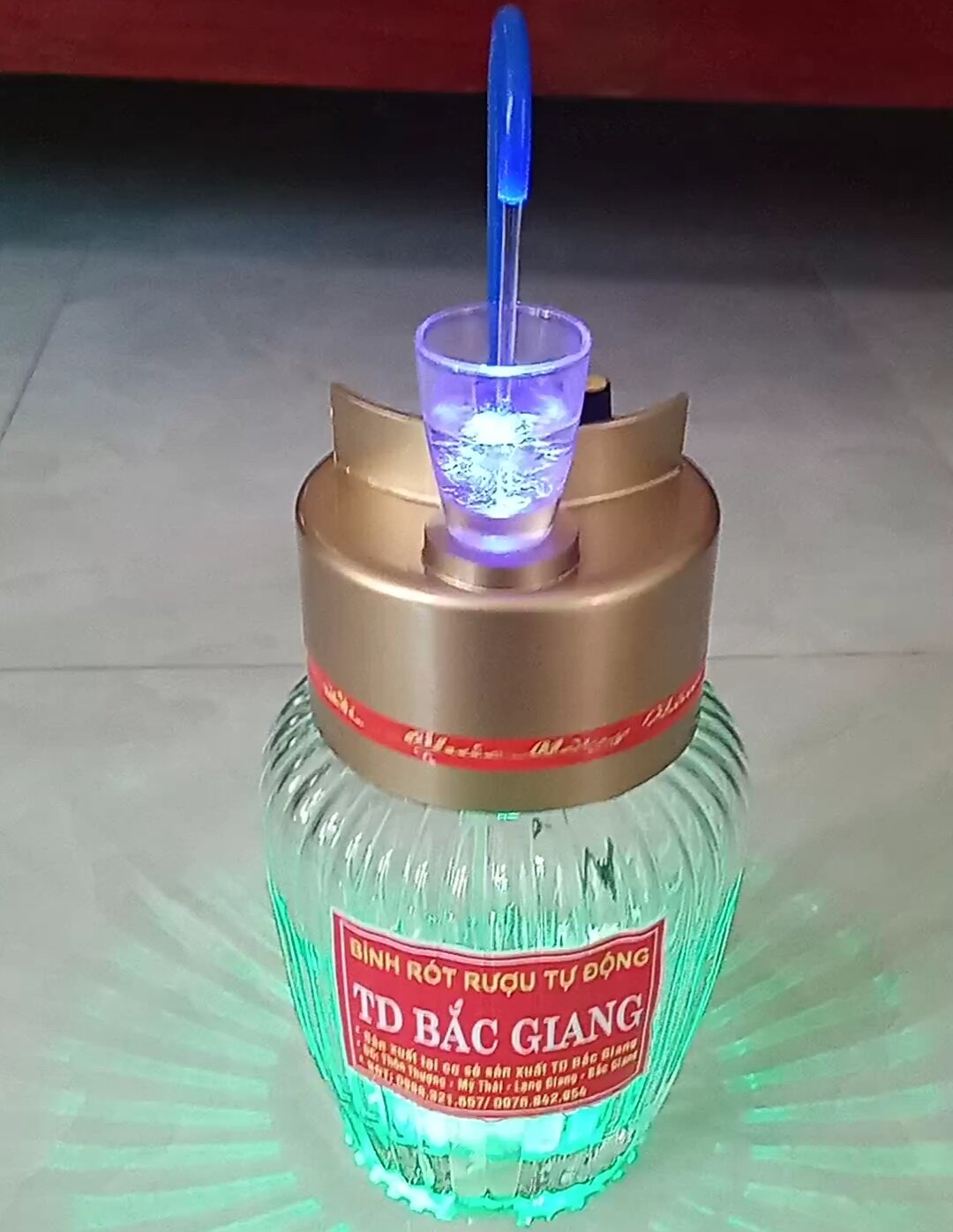 Máy rót rượu tự động