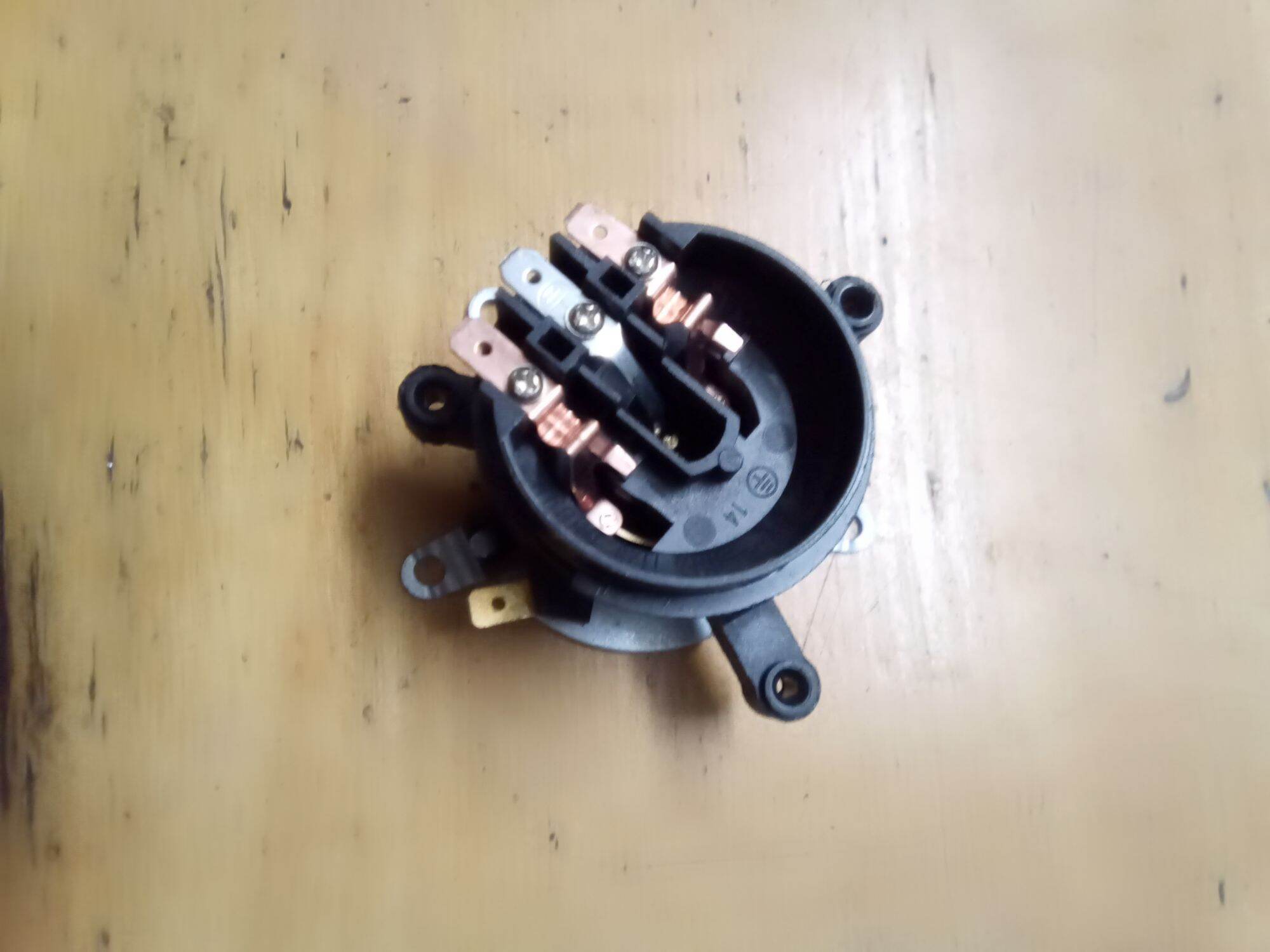 Rơ le đế ấm siêu tốc