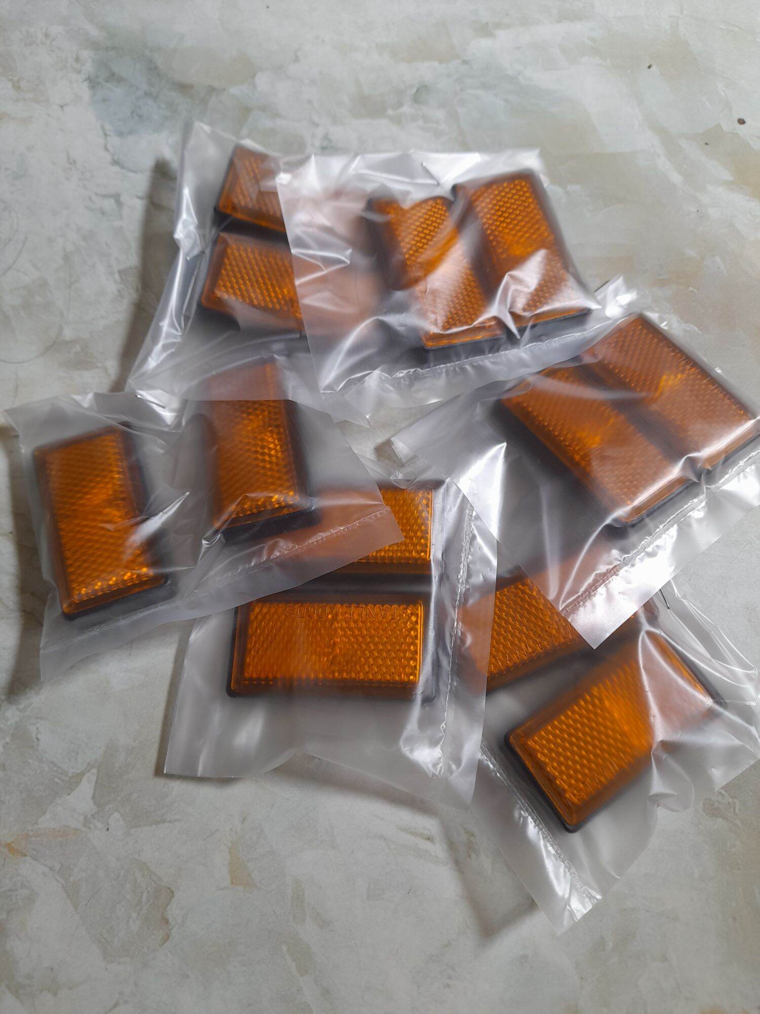Căp phản quang gắn 2 bên phuột xe Win 100 .