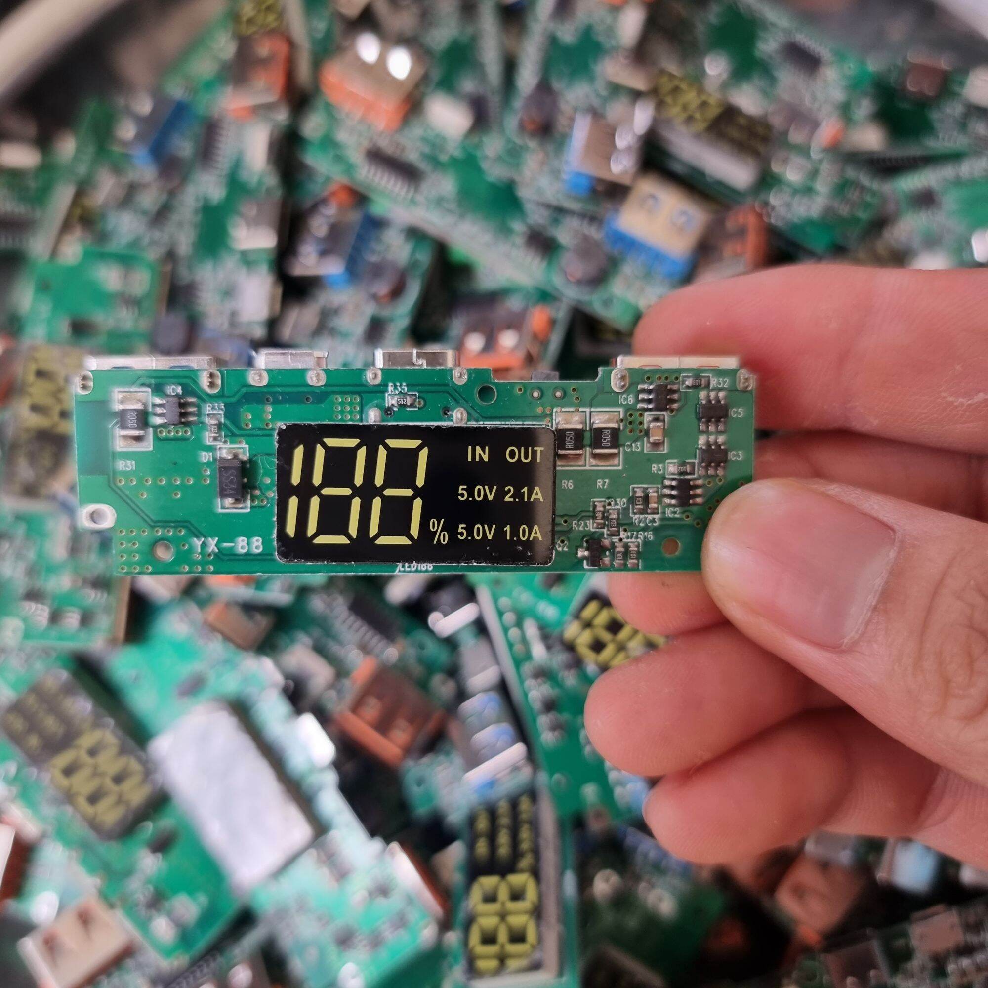 mạch sạc pin dự phòng 5v/2A có màn hình