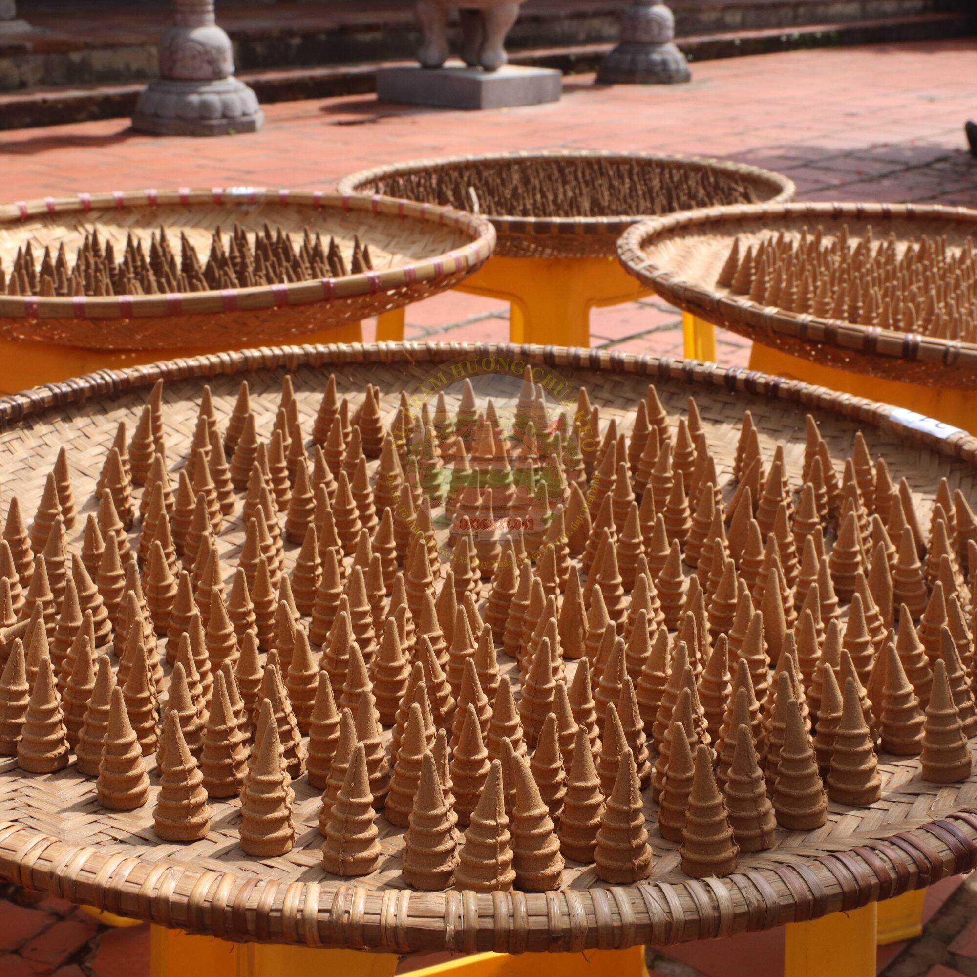 Nụ Trầm Hương. 
