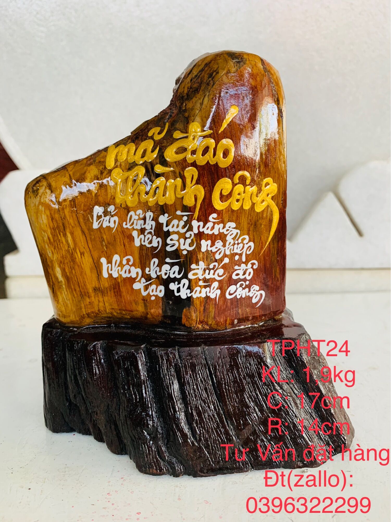 Thư pháp trên Gỗ Hoá Thạch tự nhiên .thơ:mã đáo thành công,( TPHT24 , KL: 1,9kg, C: 17cm, R: 14cm ), viết chữ theo yêu cầu quý khách.. (TPTD01)