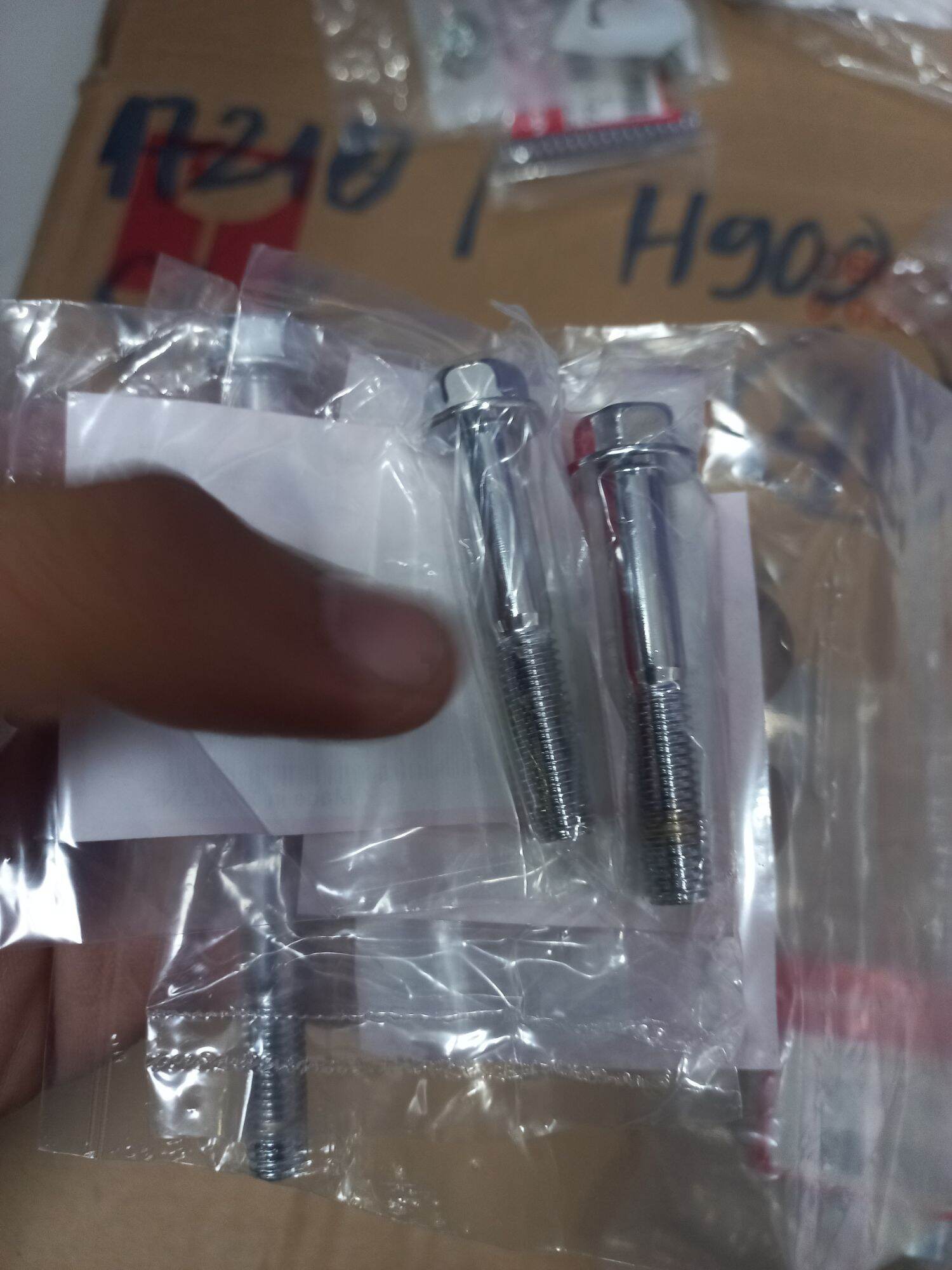 3 ốc bắt pô ab thái : 2 gắn 1 dài ( nhập thái )