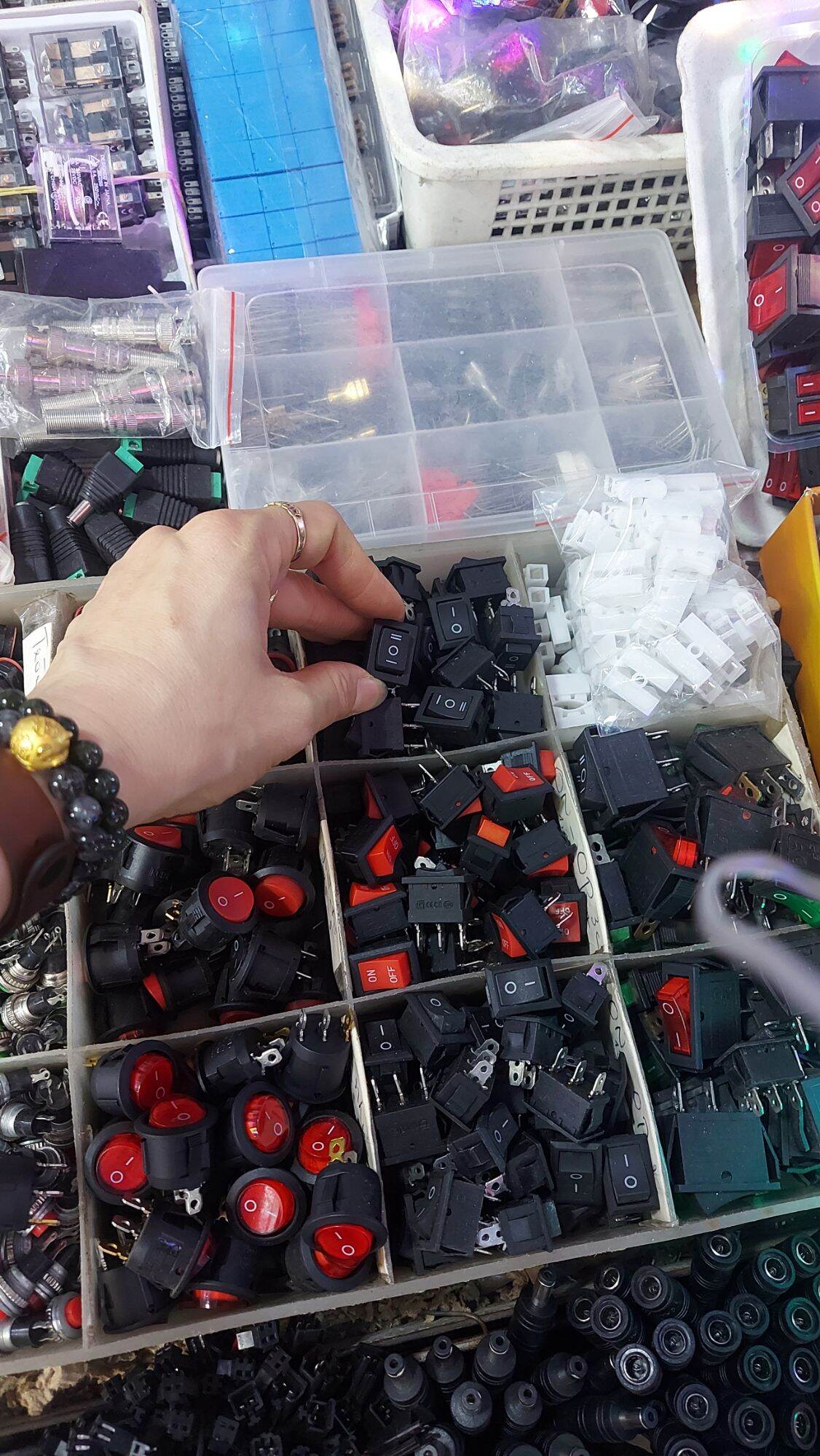 10c Công tắc 3 nấc 3 chân loại 3A