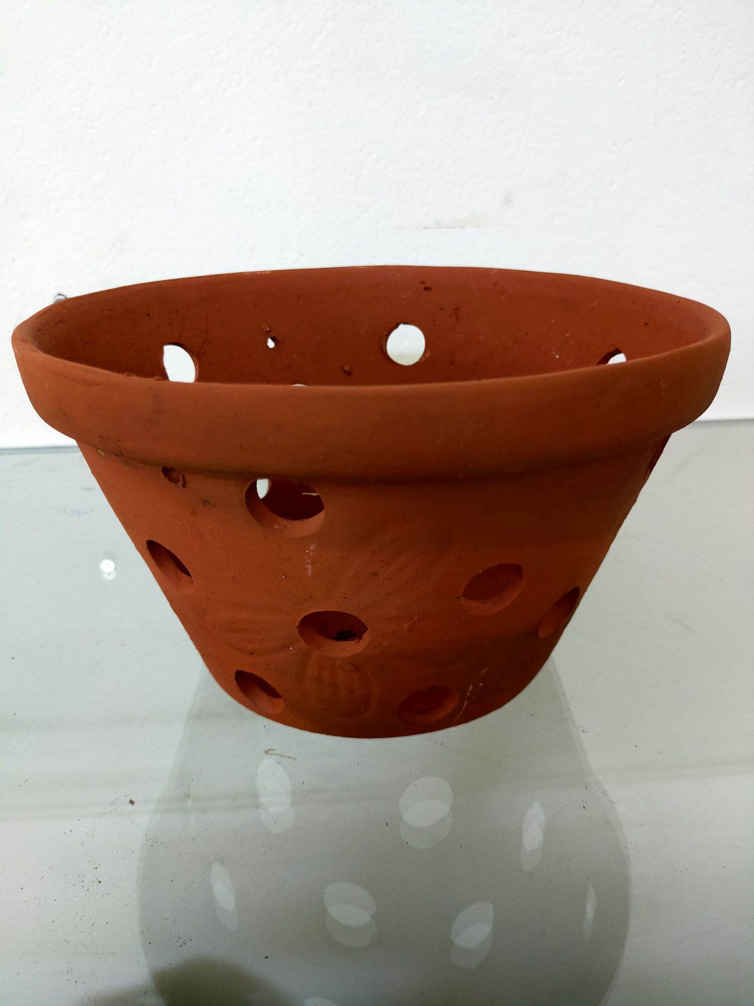 chậu đất nung trồng lan sử dụng dây treo ( miệng chậu rộng 22 cm, cao 13 cm)