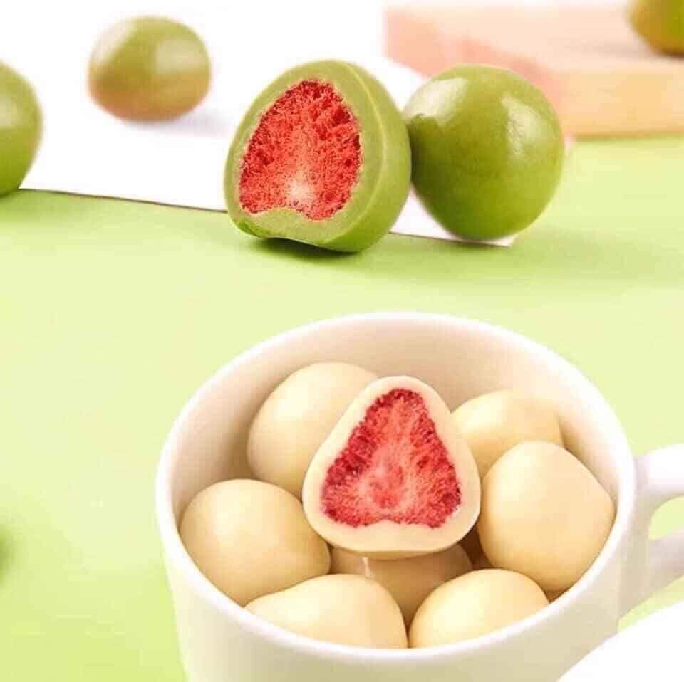 Gói socola bọc dâu vị matcha 60g