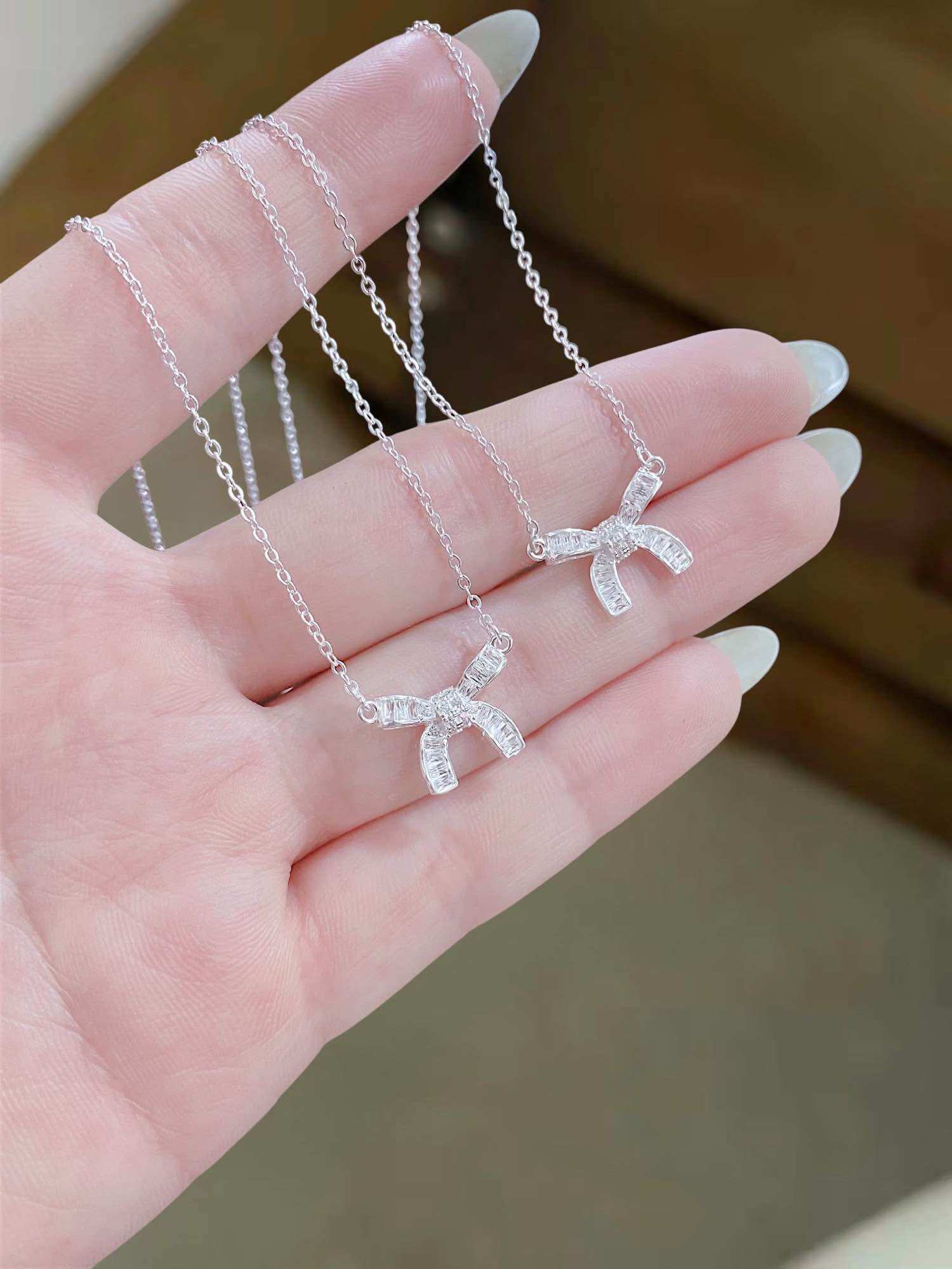 Dây chuyền liền mặt hình nơ đính đá paget lấp lánh bling blinh cao cấp