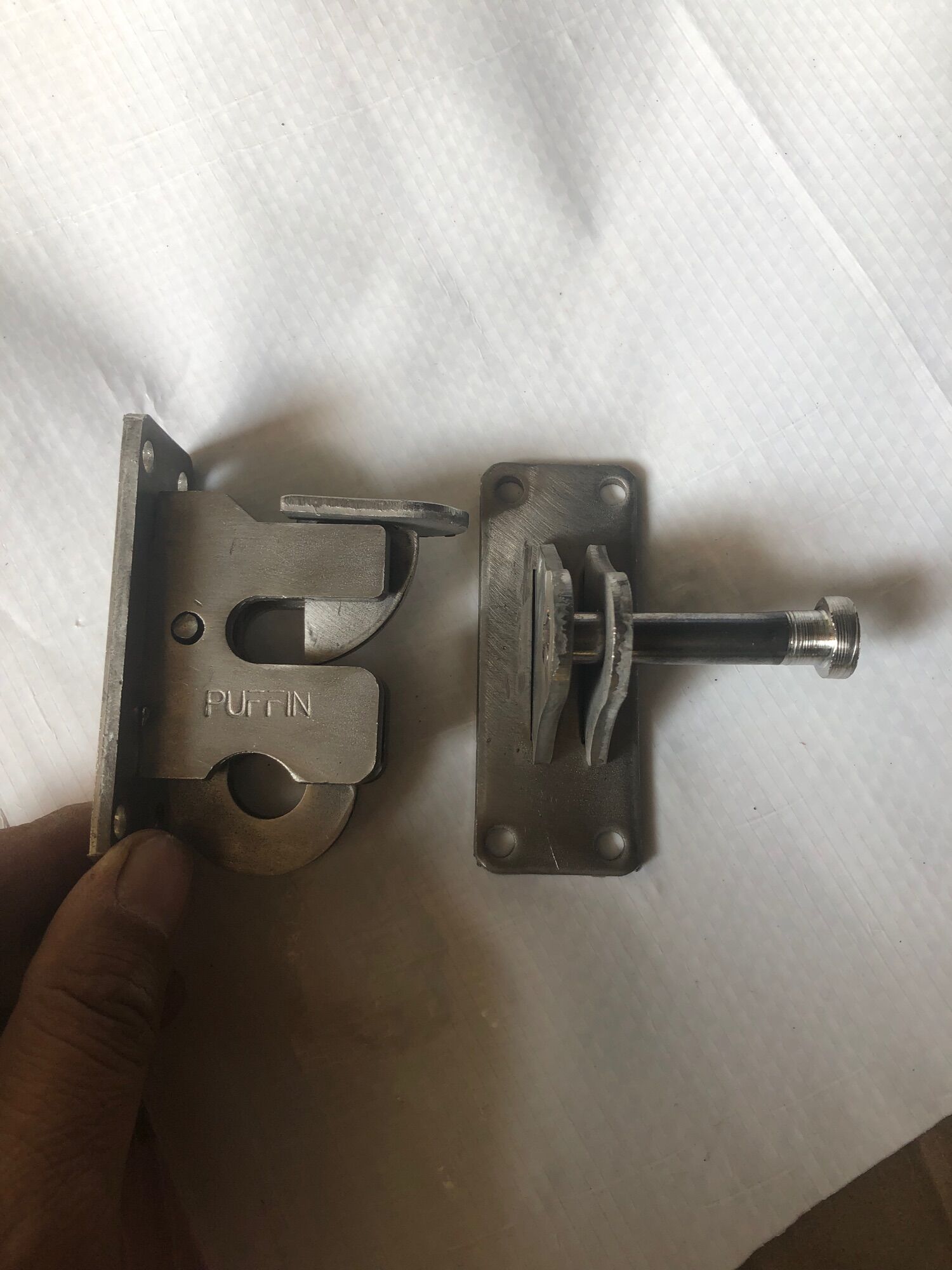 Chốt cửa tự đóng( chốt cửa thông minh) inox 304 chuẩn