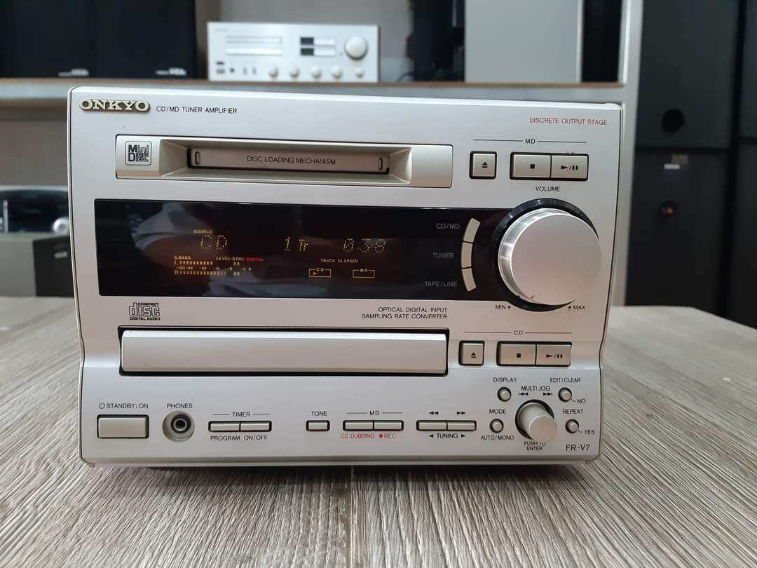 cục dàn Onkyo V7