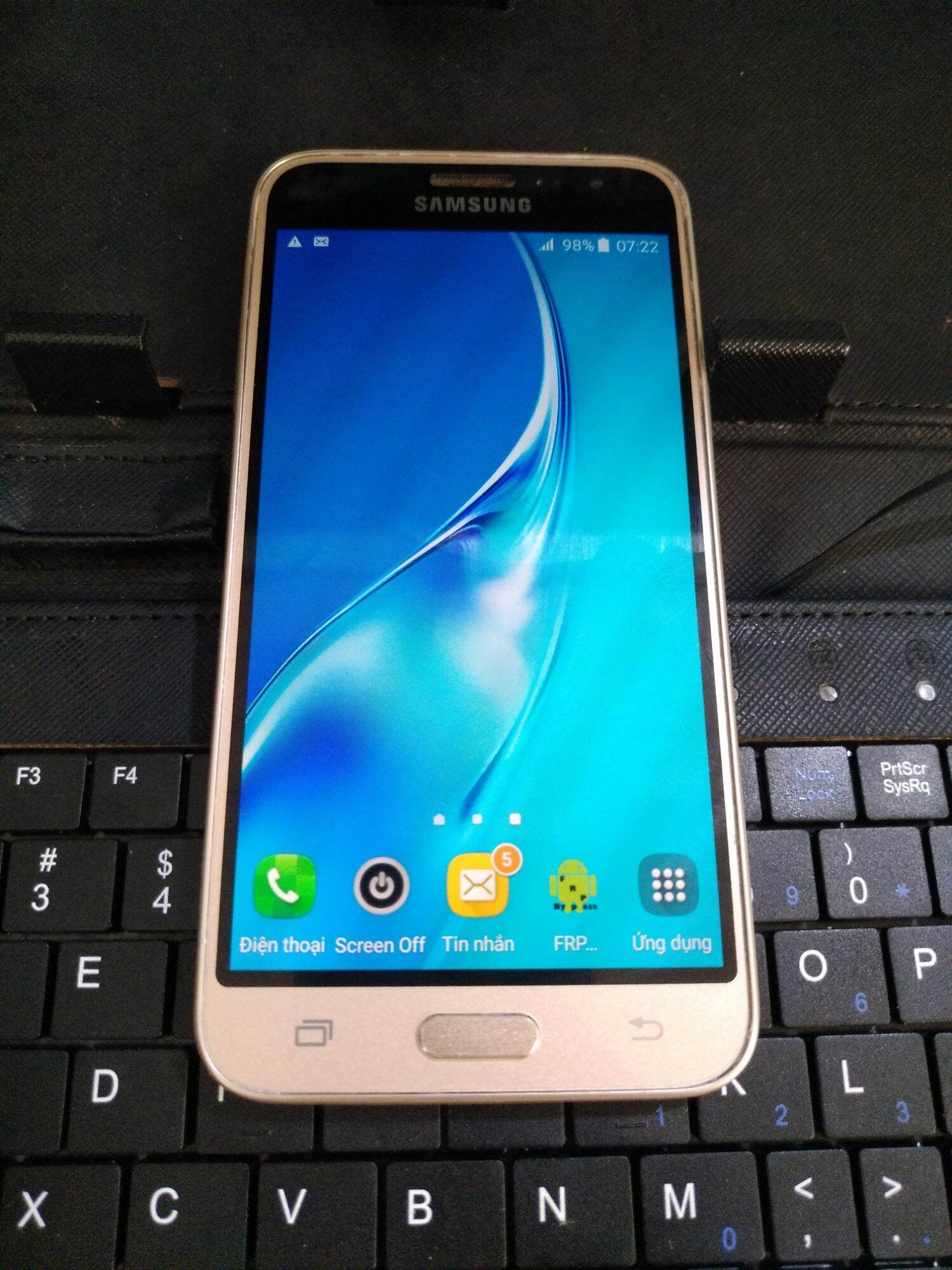 Samsung Galaxy J3 2016 Like New Ảnh thật