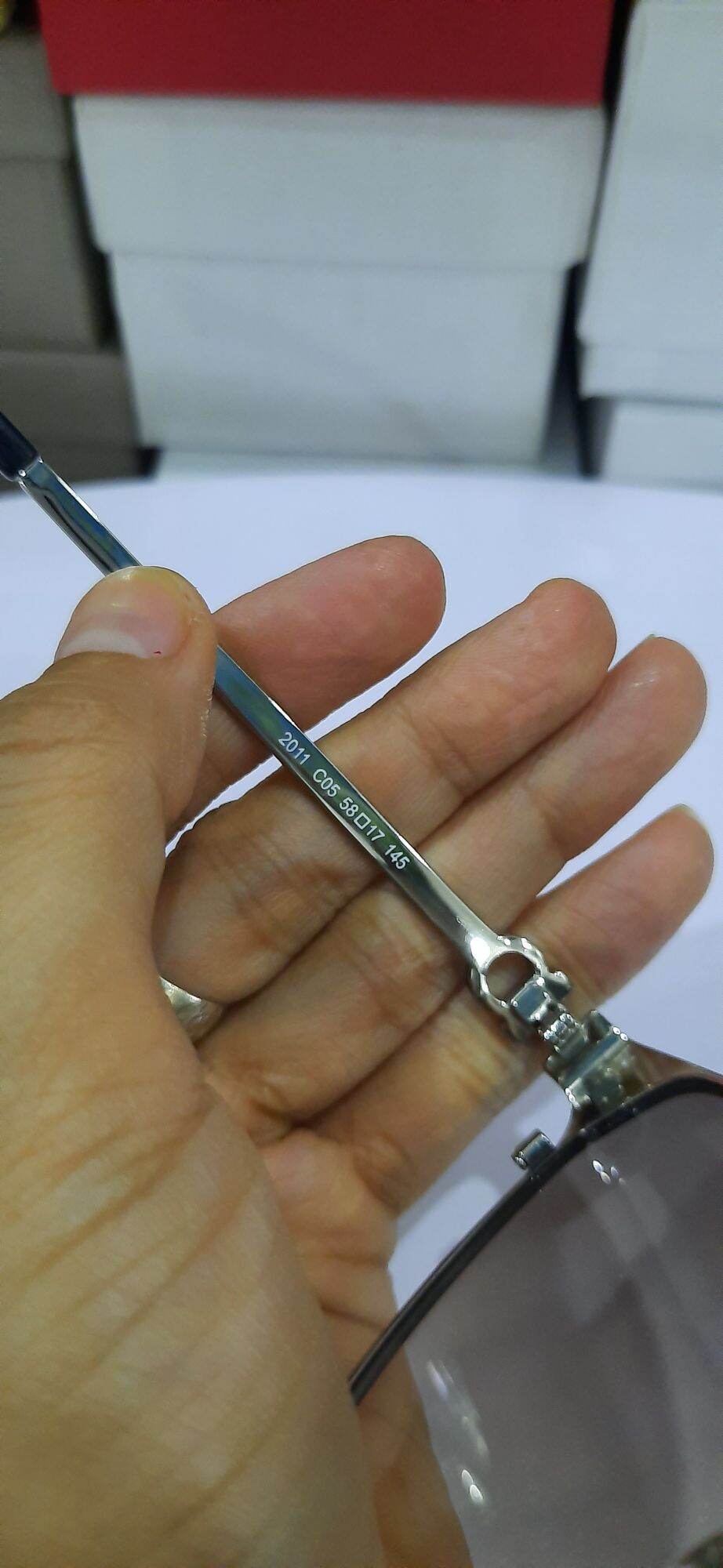 Kính si hiệu Ferragamo