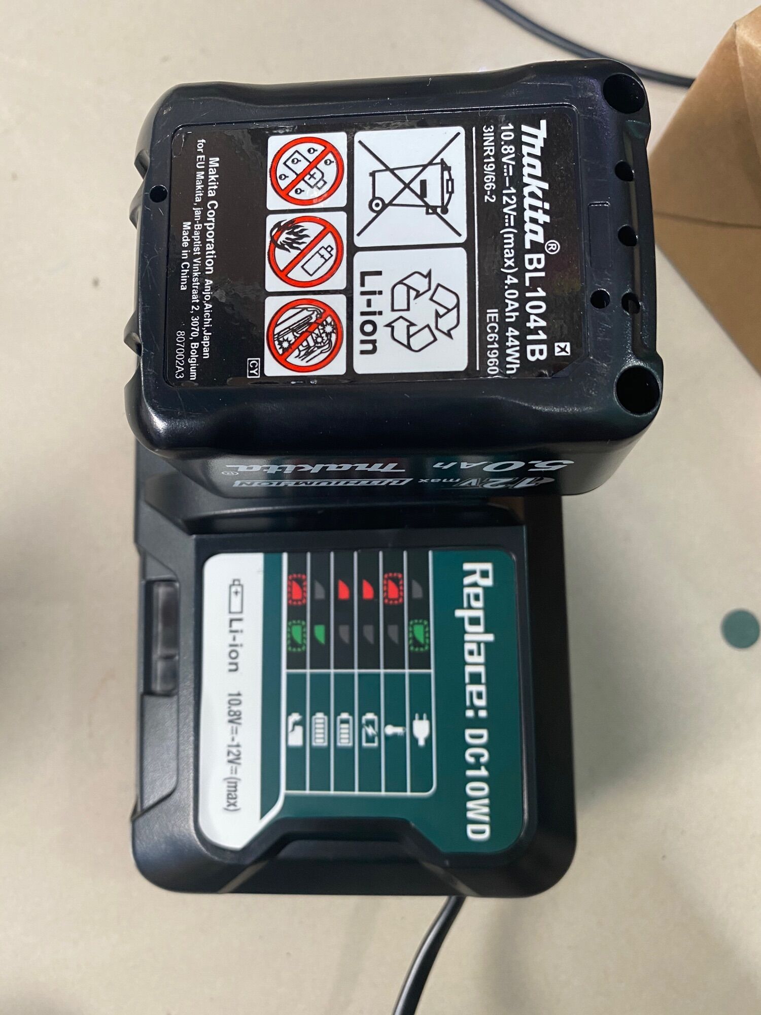 Xạc makita 12v max