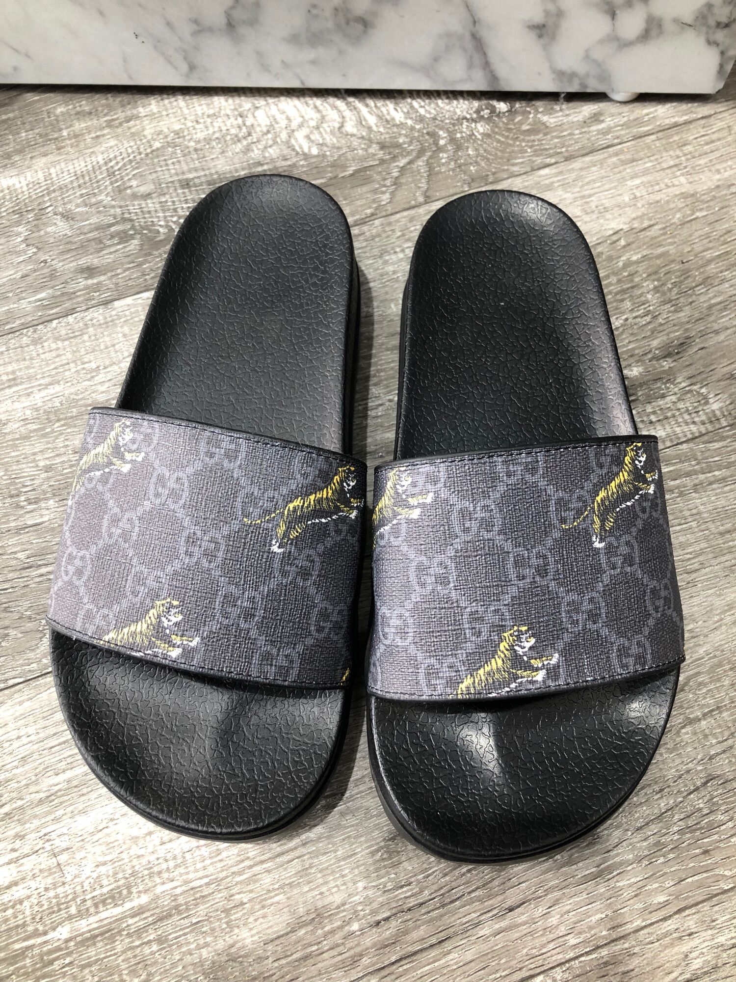 ♨️ HOT🔥Giày sneaker nam 𝕃𝕠𝕦𝕓𝕠𝕦𝕥𝕚𝕟 mũi đinh đen fullbox
