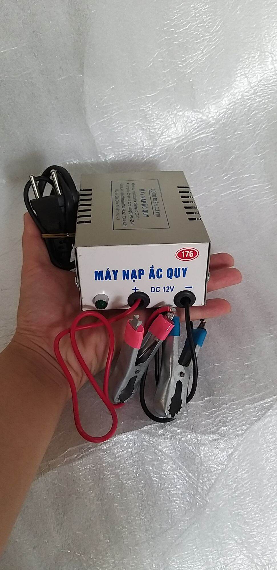 máy nạp ắc quy 12v.dành cho xe máy