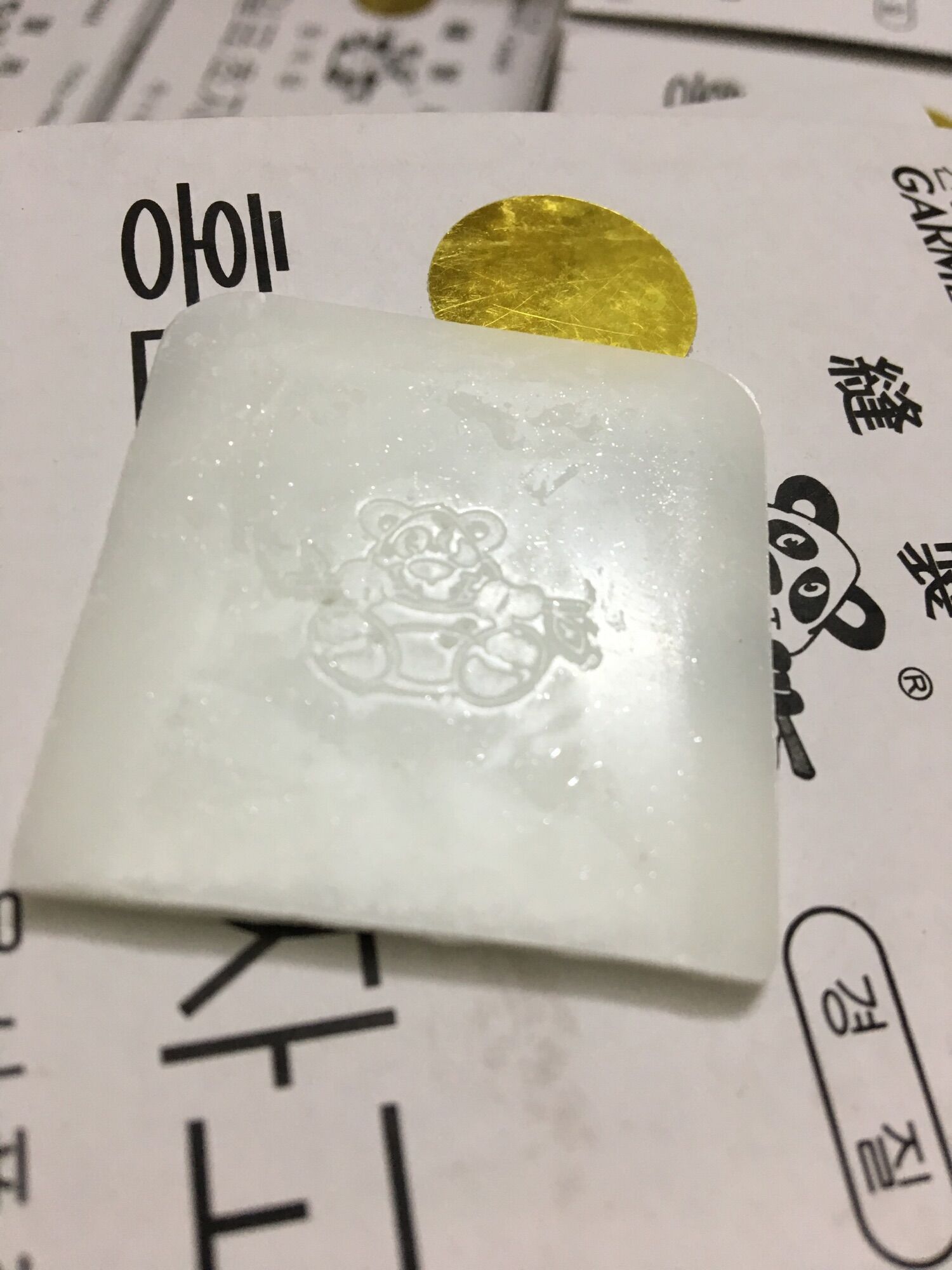 Phấn gấu phấn bay con gấu ngậm cành trúc Panda