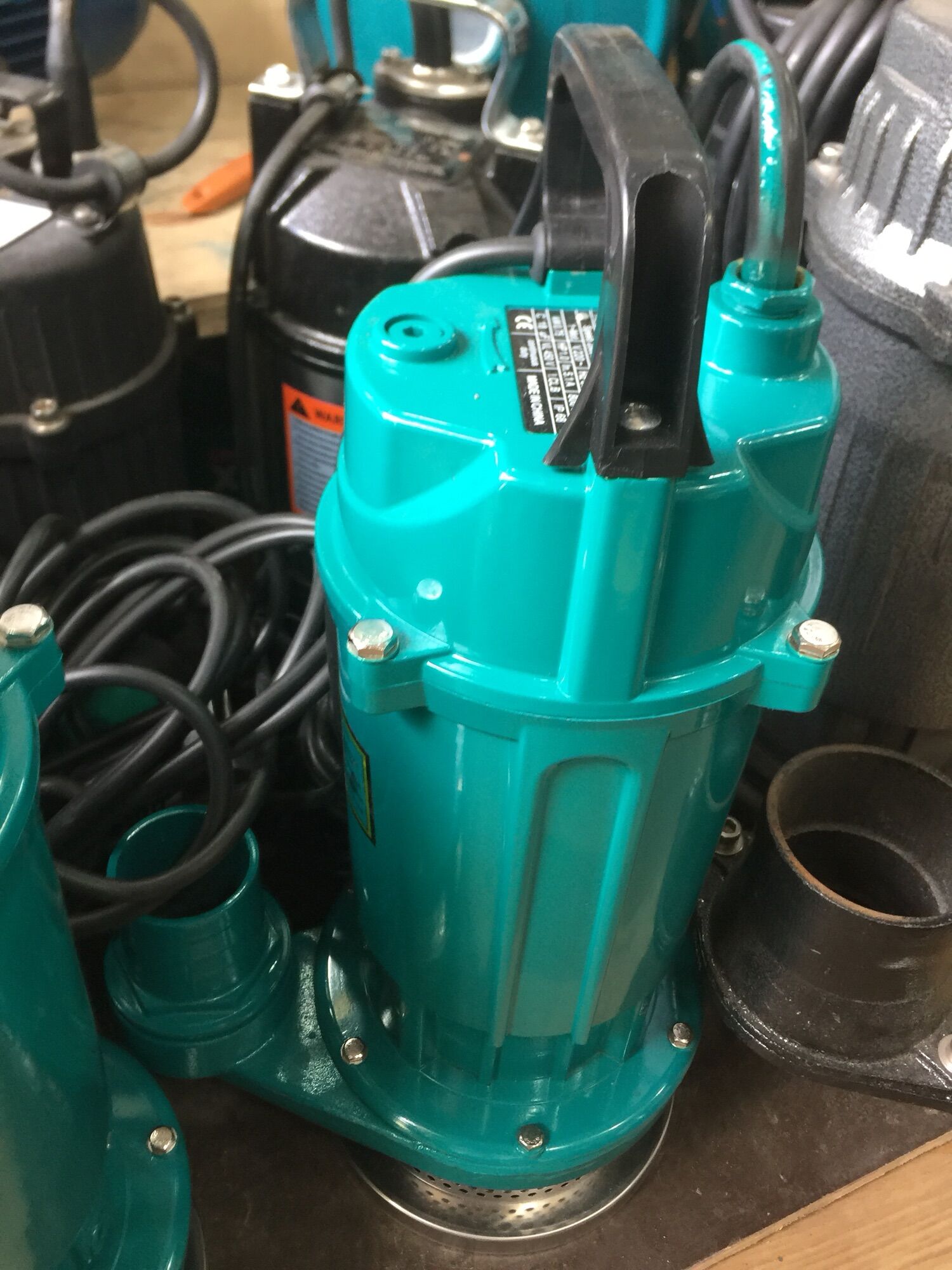 Máy bơm tõm bơm chìm 750w