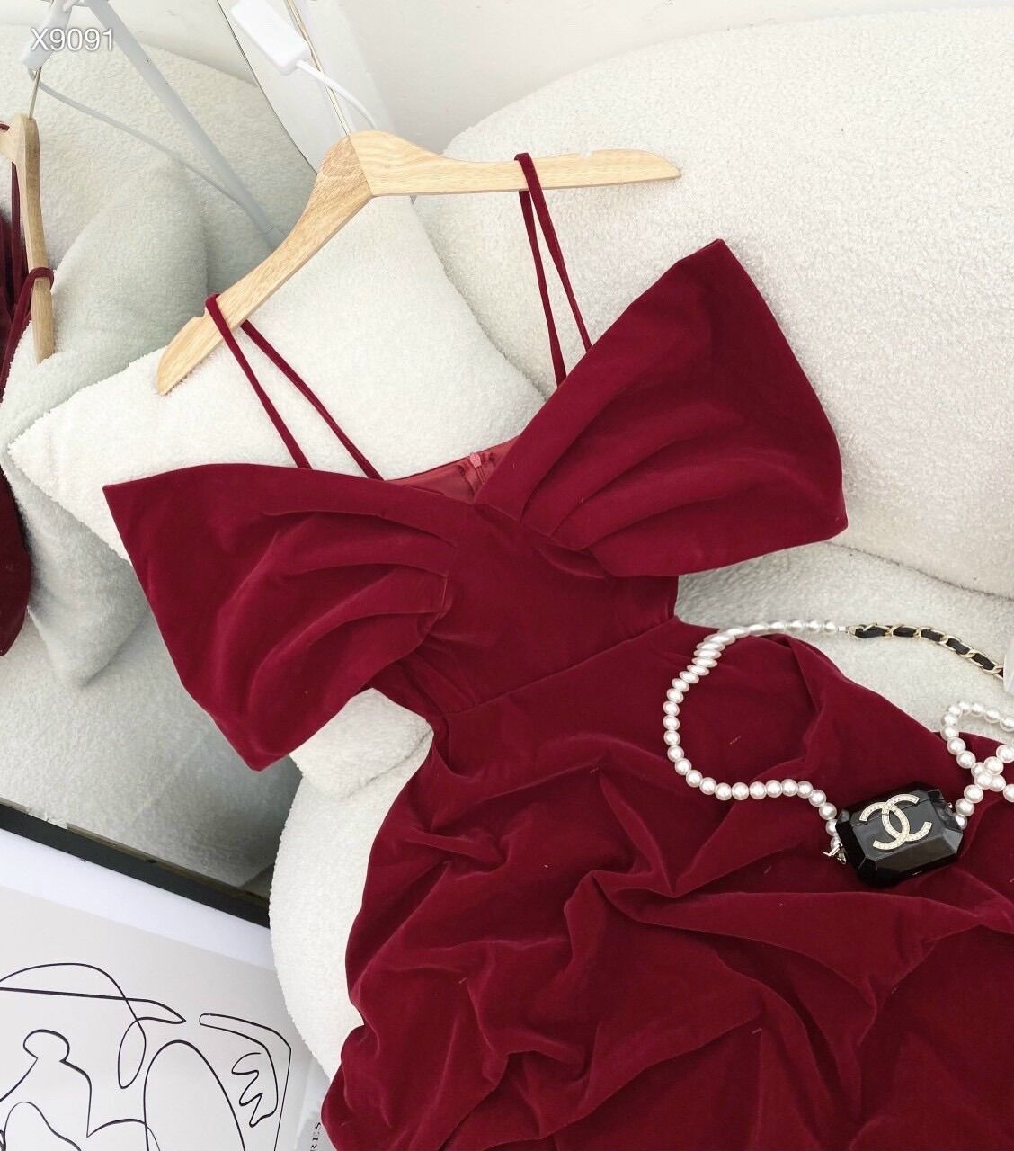Đầm nhung đỏ 2 dây xoè phồng xếp