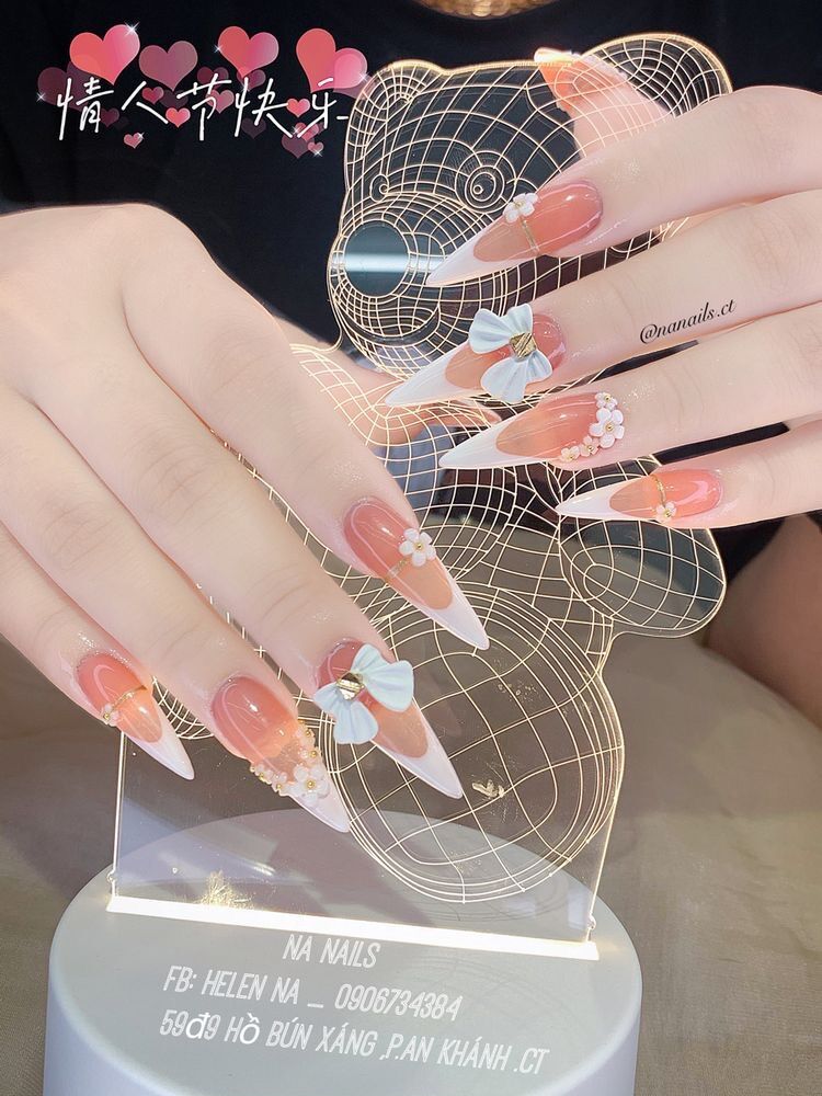 Nailbox móng nhọn sơn màu thạch hồng đính nơ to hoa nhí