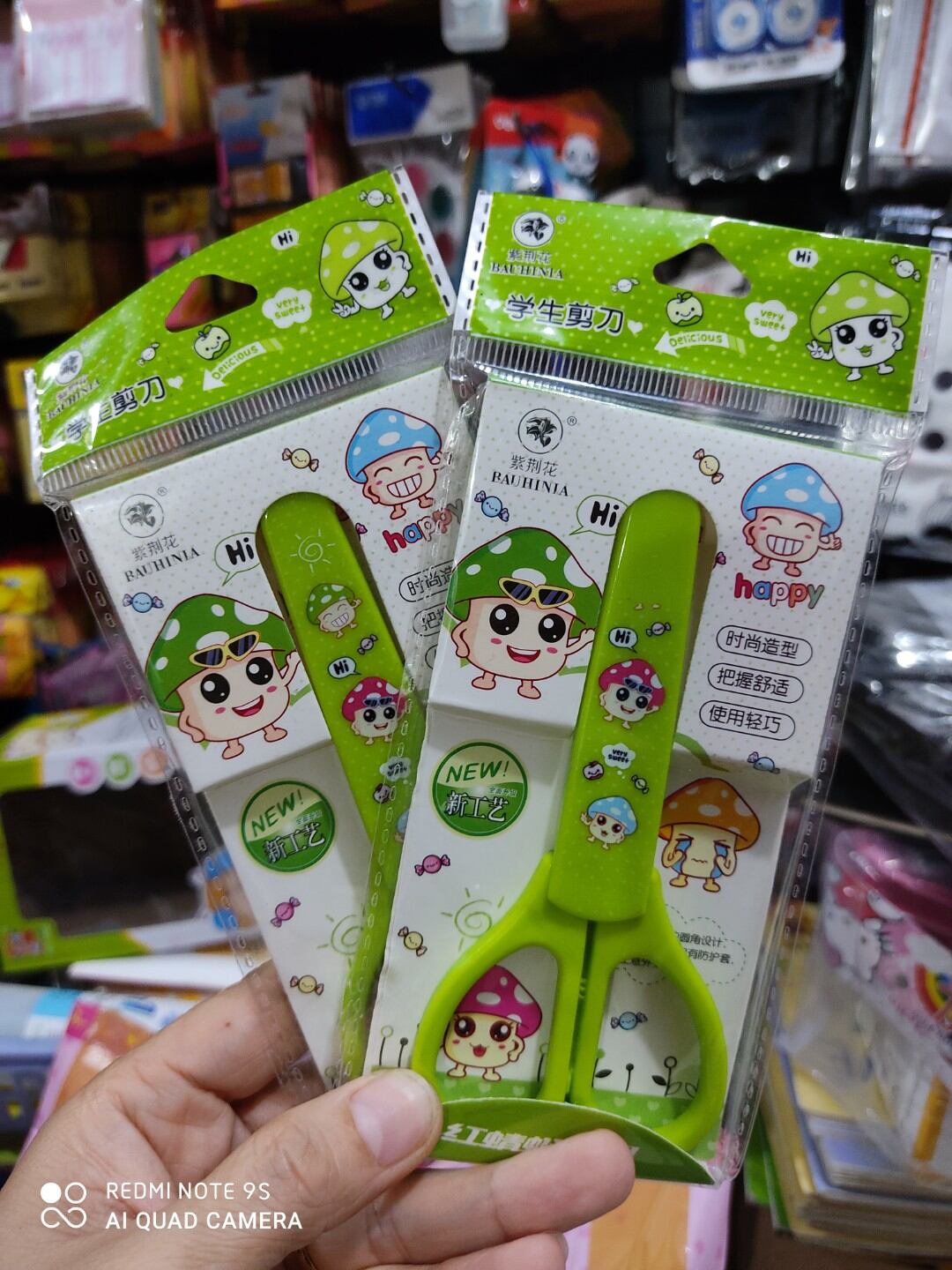 Kéo thủ công có nắp chụp