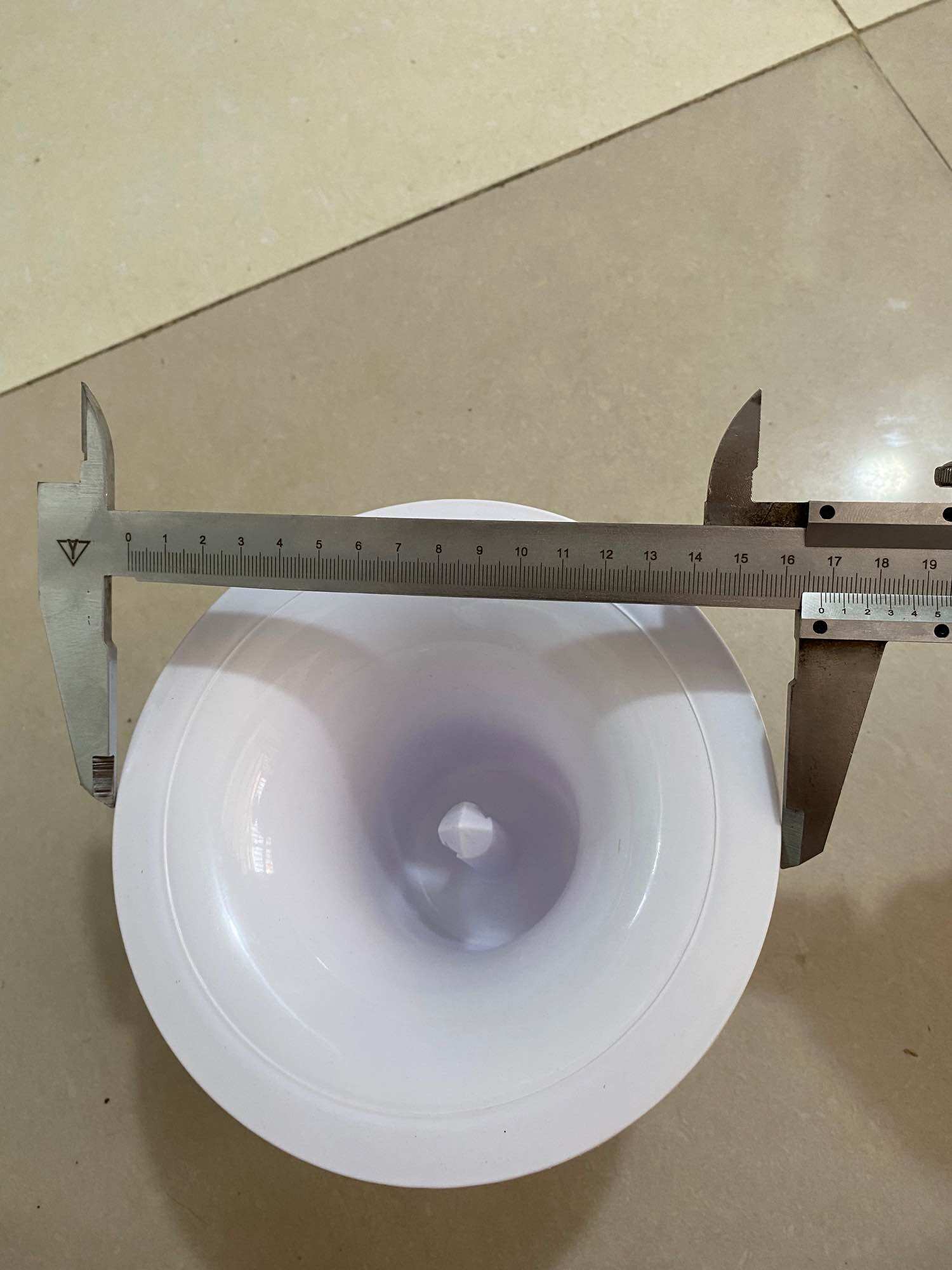 Phễu úp bình cây nước nóng lạnh 16,8cm