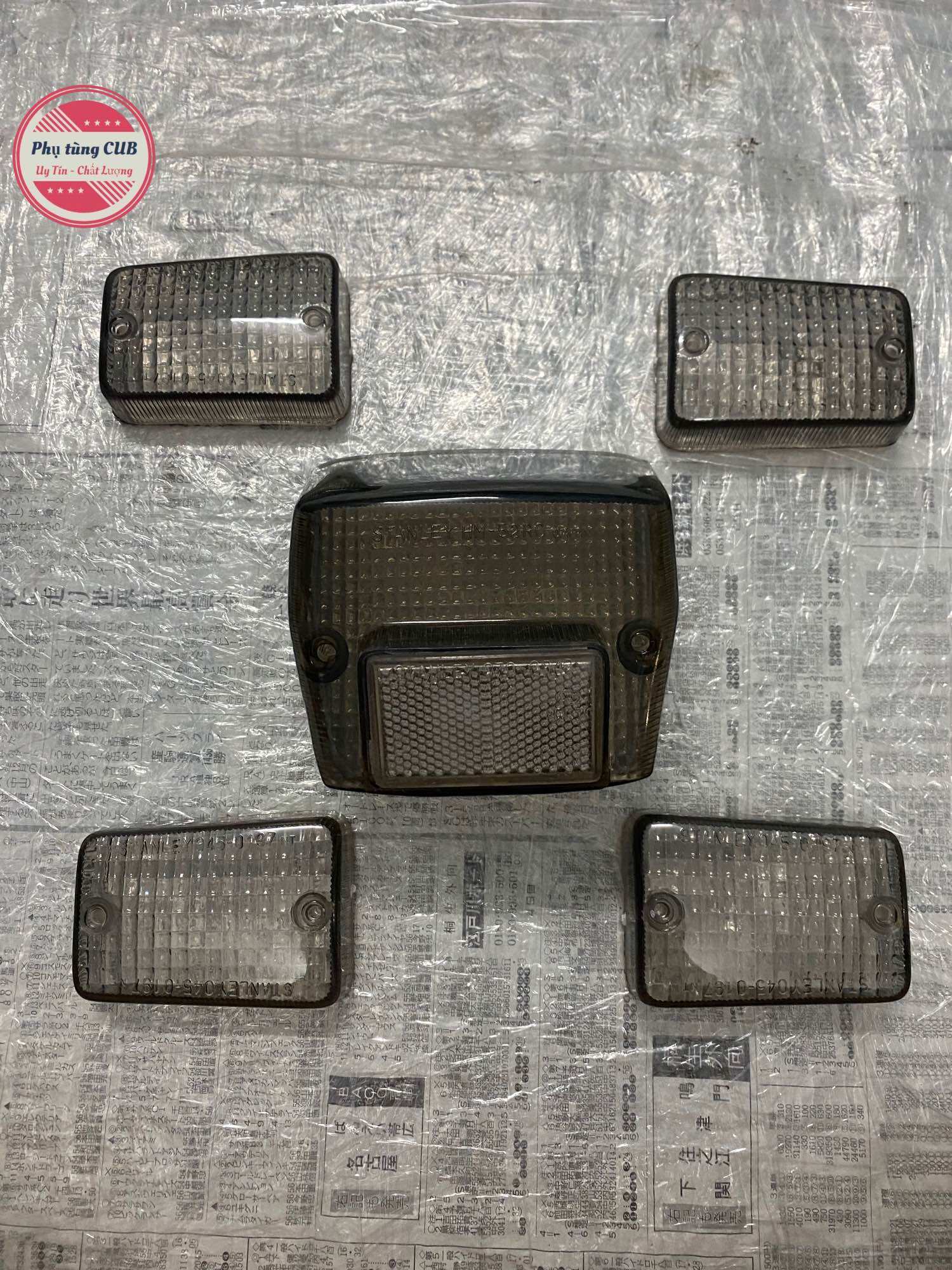Bộ chụp đèn hậu và xi nhan màu khói xe cub 82-84-DD
