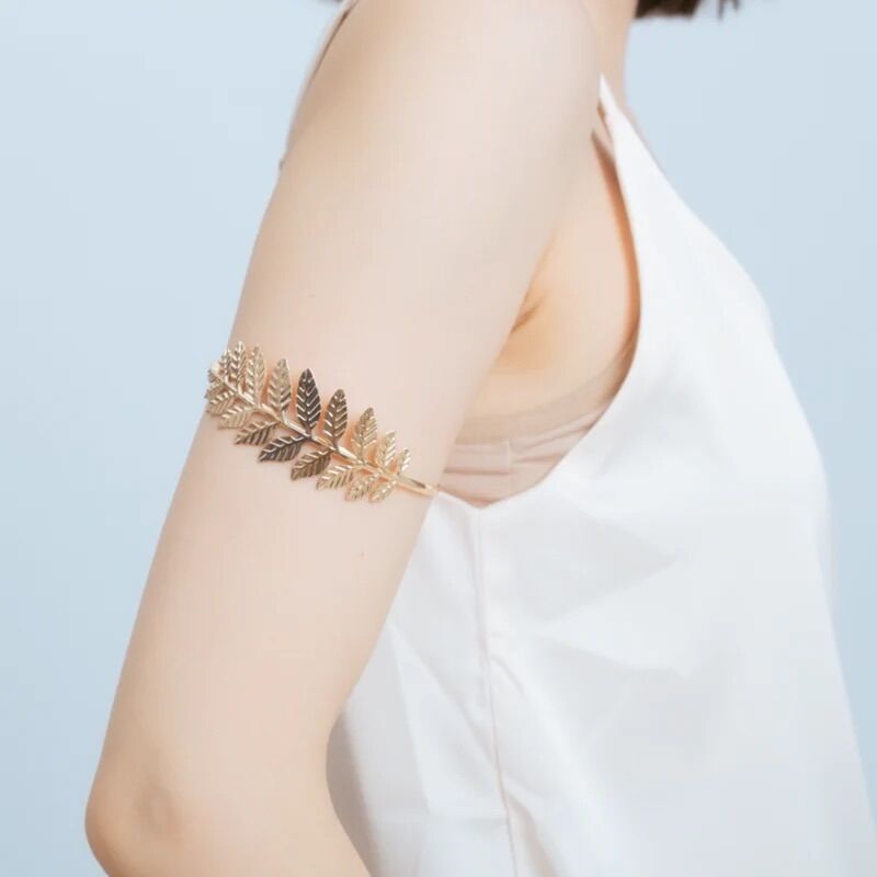 Vòng đeo tay hình chiếc lá - Arora boutique