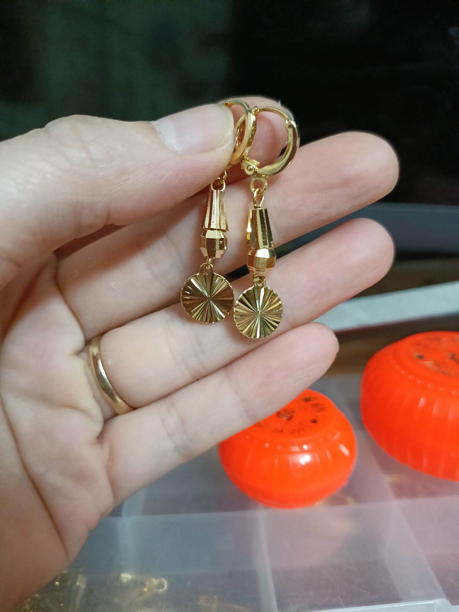 Combo 2 bông tai tặng nhẫn như ảnh