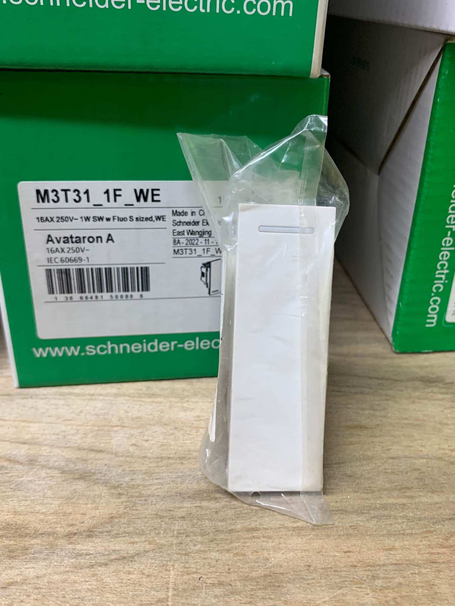 Công tắc 1 chiều và 2 chiều Schneider AvatarOn A