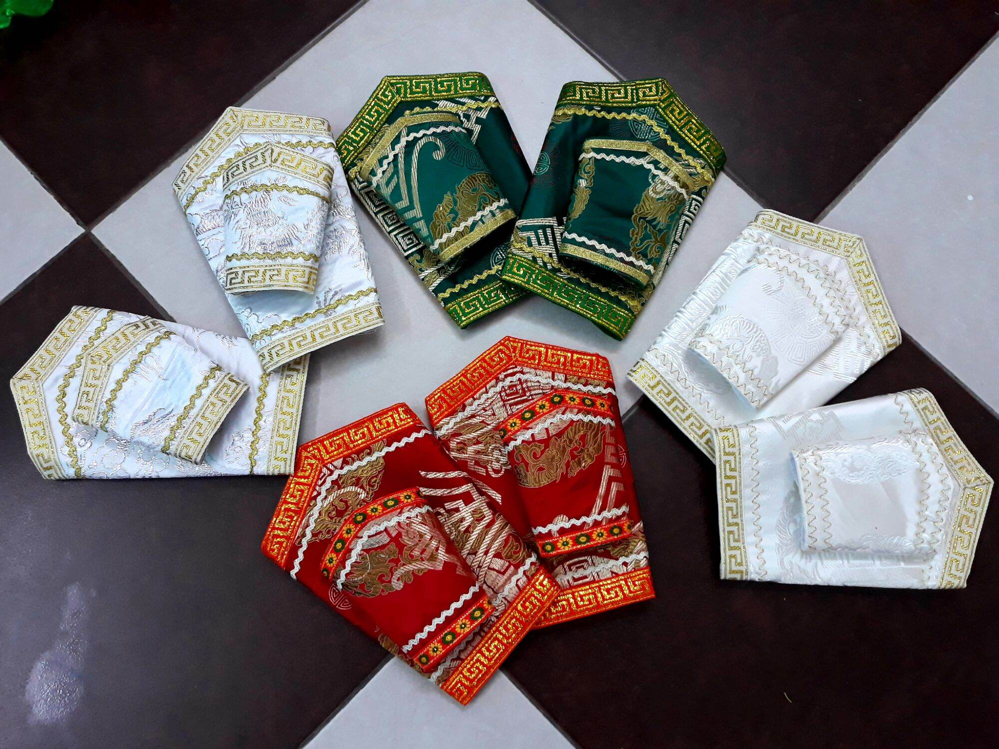 bao chân và bao tay gấm