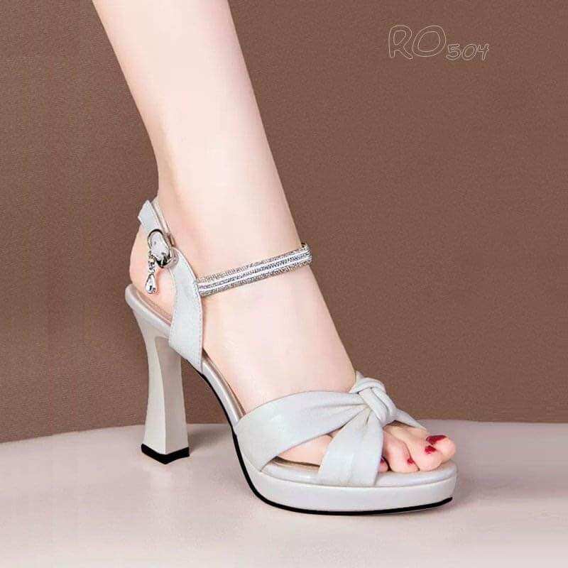  Giày sandal cao gót nữ ROSATA RO504 mũi tròn quai mảnh kim tuyến cao 9cm xuất xứ Việt Nam 