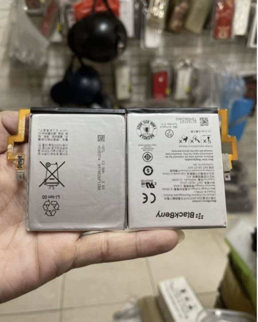 Pin Blackberry Passport Thường và Passport Silver