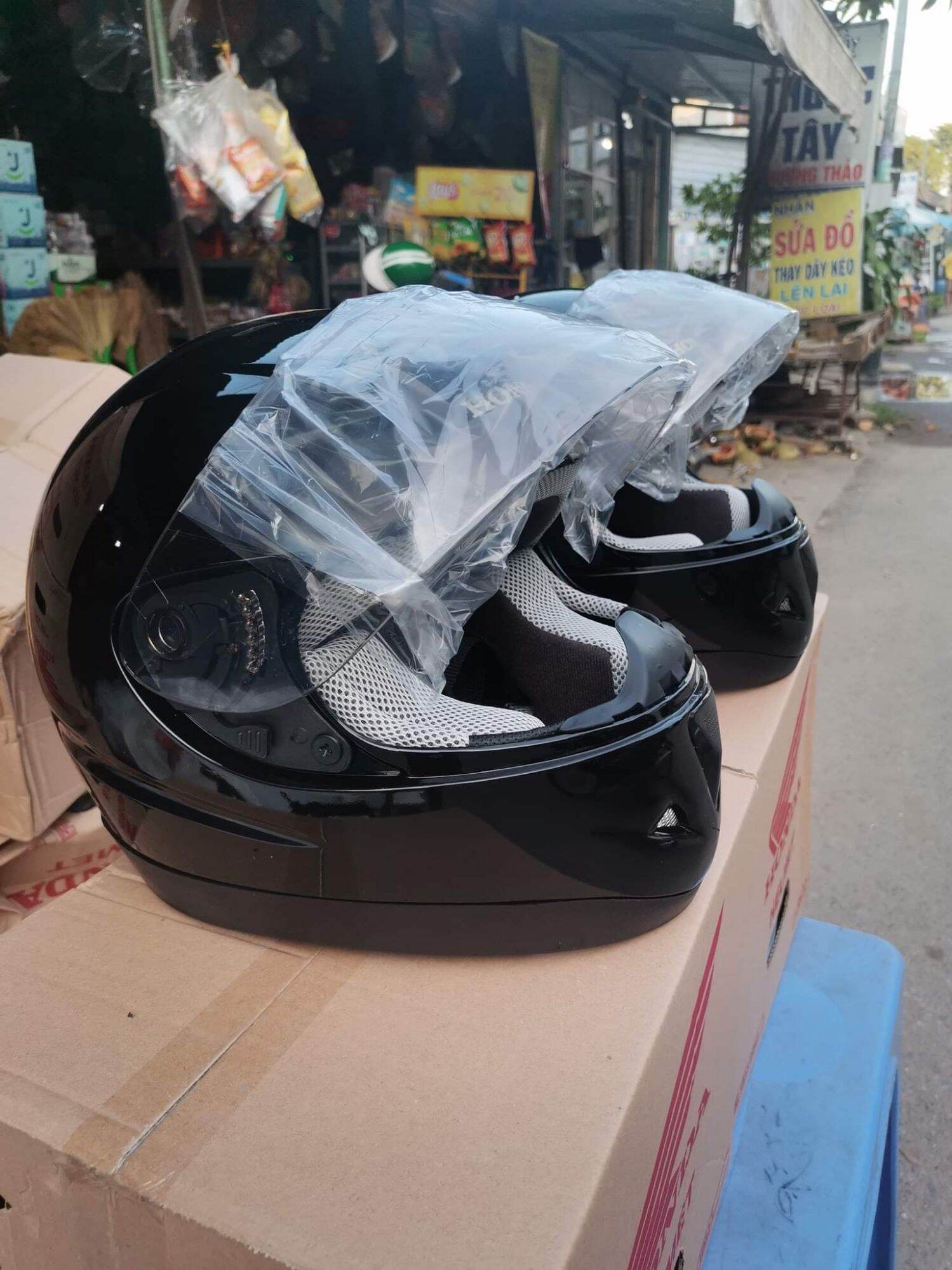Nón Honda fullface có trầy  xước do vận chuyển