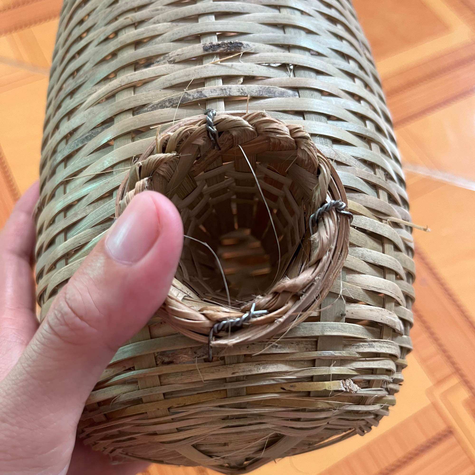 Cái Thời đặt tép, cái chúm (dọ) đặttôm tép đan chắc chắn