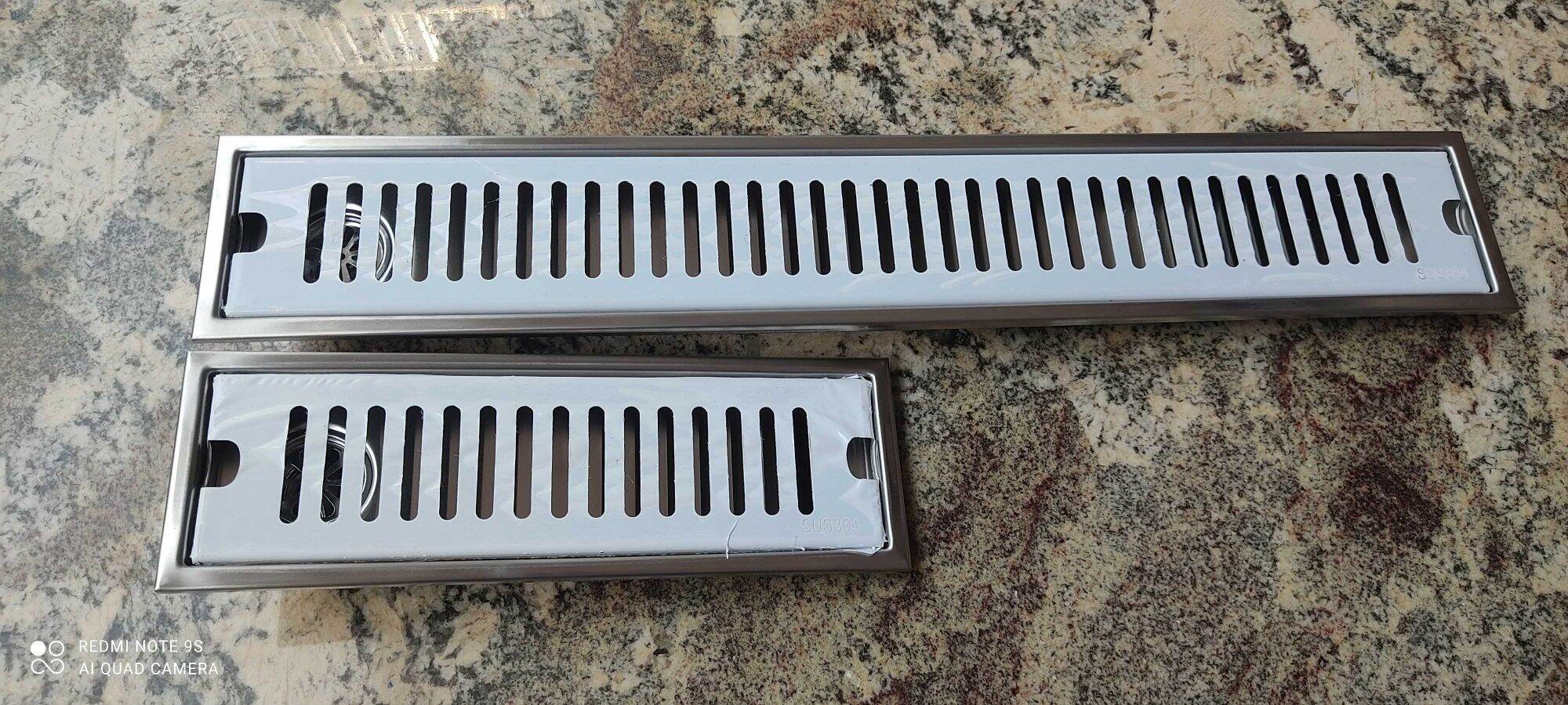 Ga thoát sàn, phễu thu sàn loại dài 30 cm và 60 cm hố lệch. inox 304 lỗ thoát ngăn mùi và côn trùng tuyệt đối.