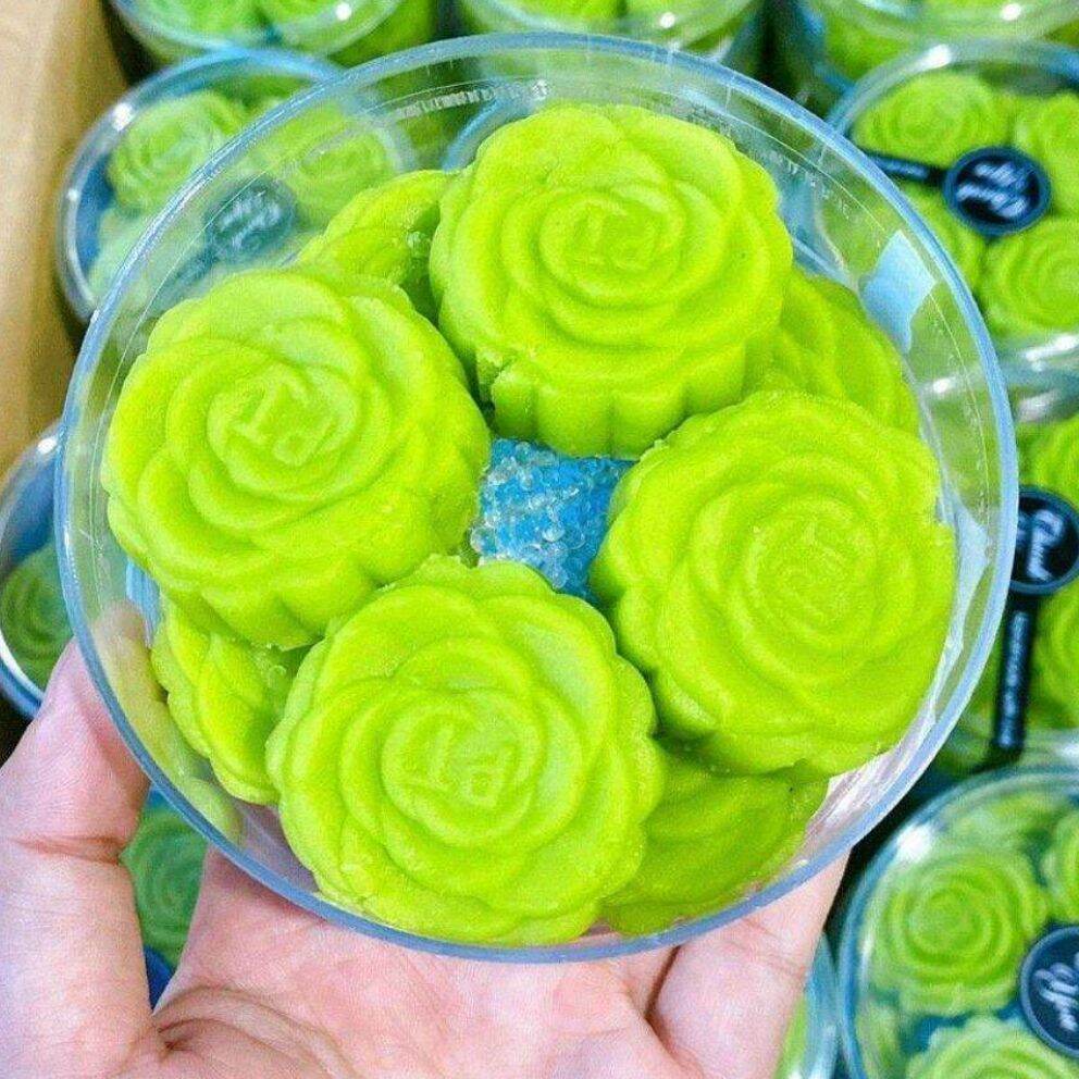 Bánh đậu xanh lá dứa nhân dừa hộp 8 bánh (Bánh ăn chay)