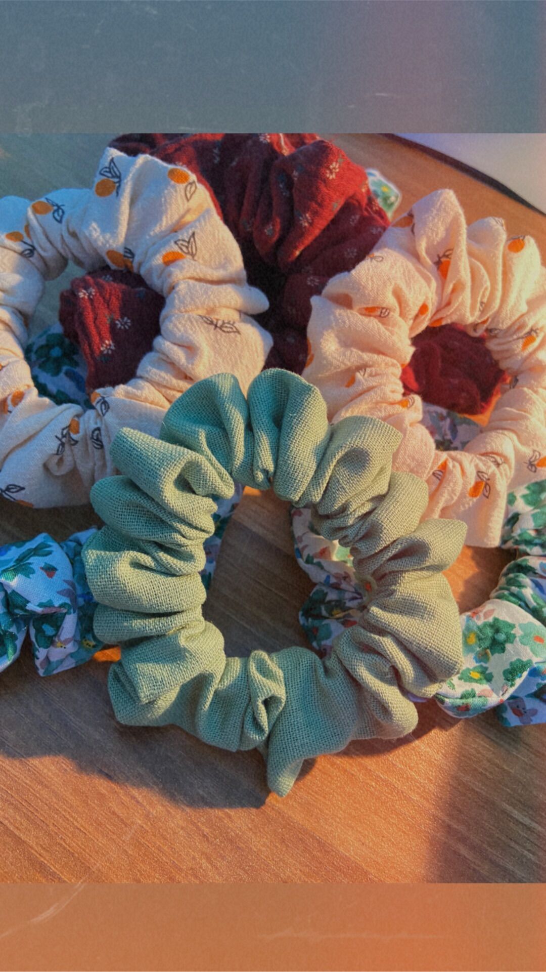 SCRUNCHIE CỘT TÓC VẢI HOA NHÍ HOT TREND - Lem House