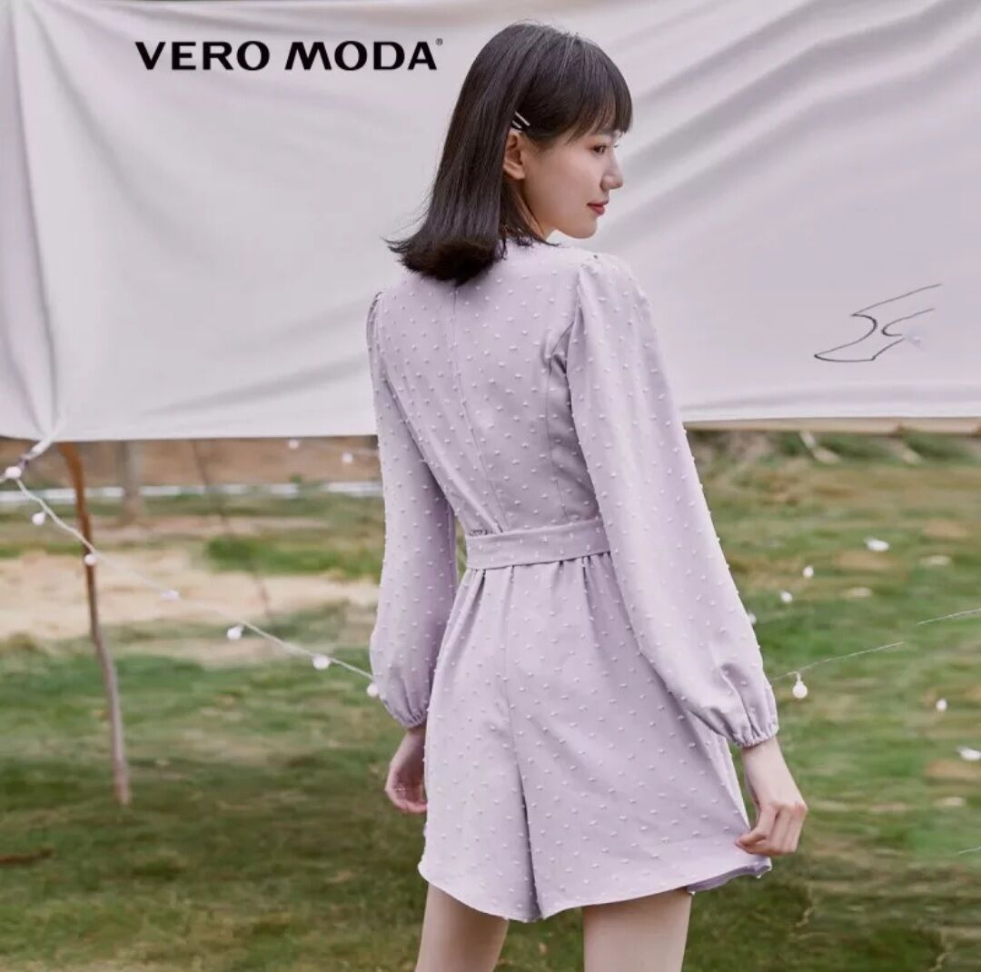Vero Moda Jumpsuit ngắn cổ trắng tay phồng kèm dây thắt nơ eo