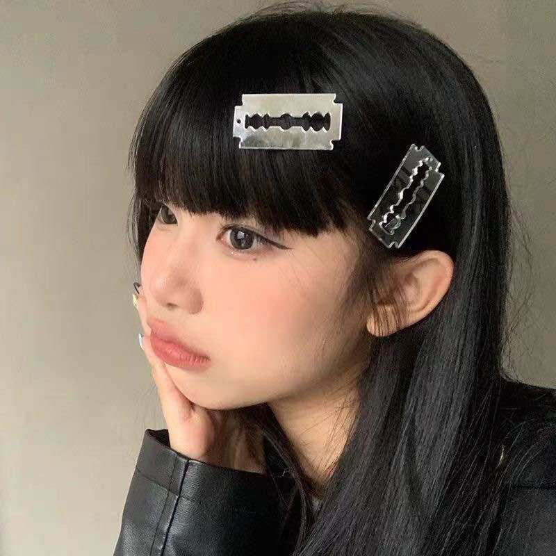 Kẹp tóc hình lưỡi lam 5cm độc lạ