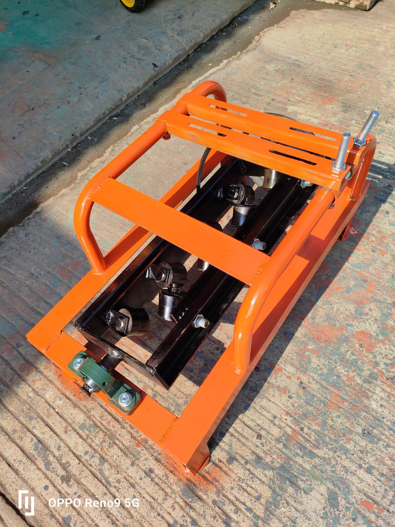 máy duỗi sắt xây dựng v5