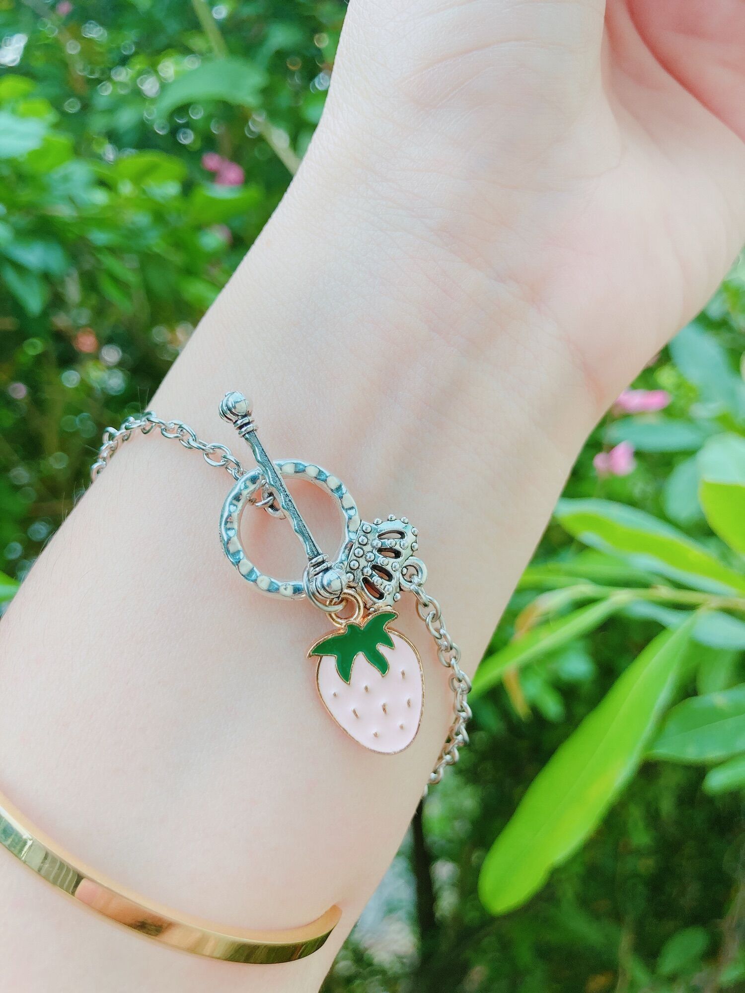 Lắc tay handmade nữ xinh xắn nhiều hình cute,đa dạng mẫu mã, chất lượng đảm bảo và cam kết hàng đúng mô tả.