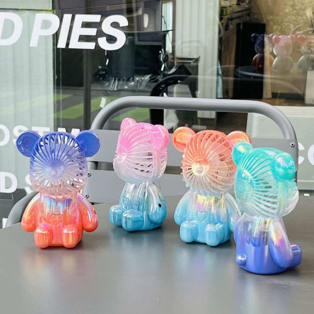 Quạt điện mini để bàn cầm tay - quạt gấu bearbrick cổng sạc usb