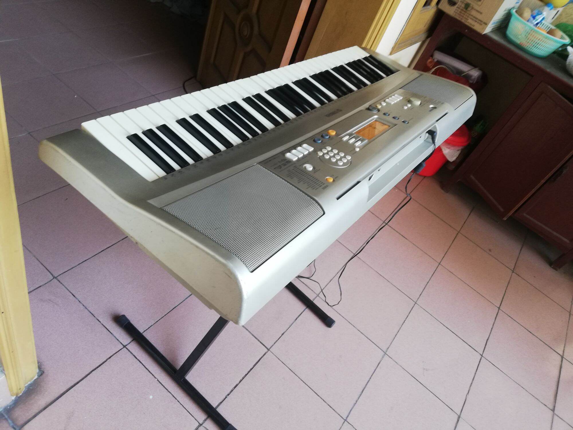 Đàn organ Yamaha PSR E303