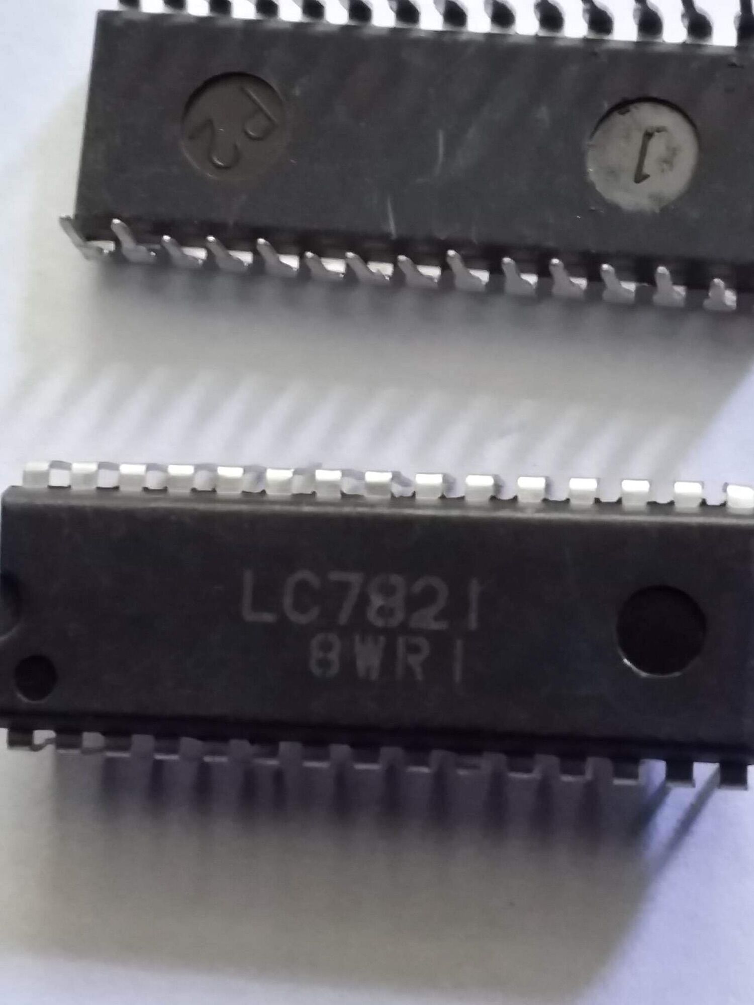 1 CHIẾC IC LC7821